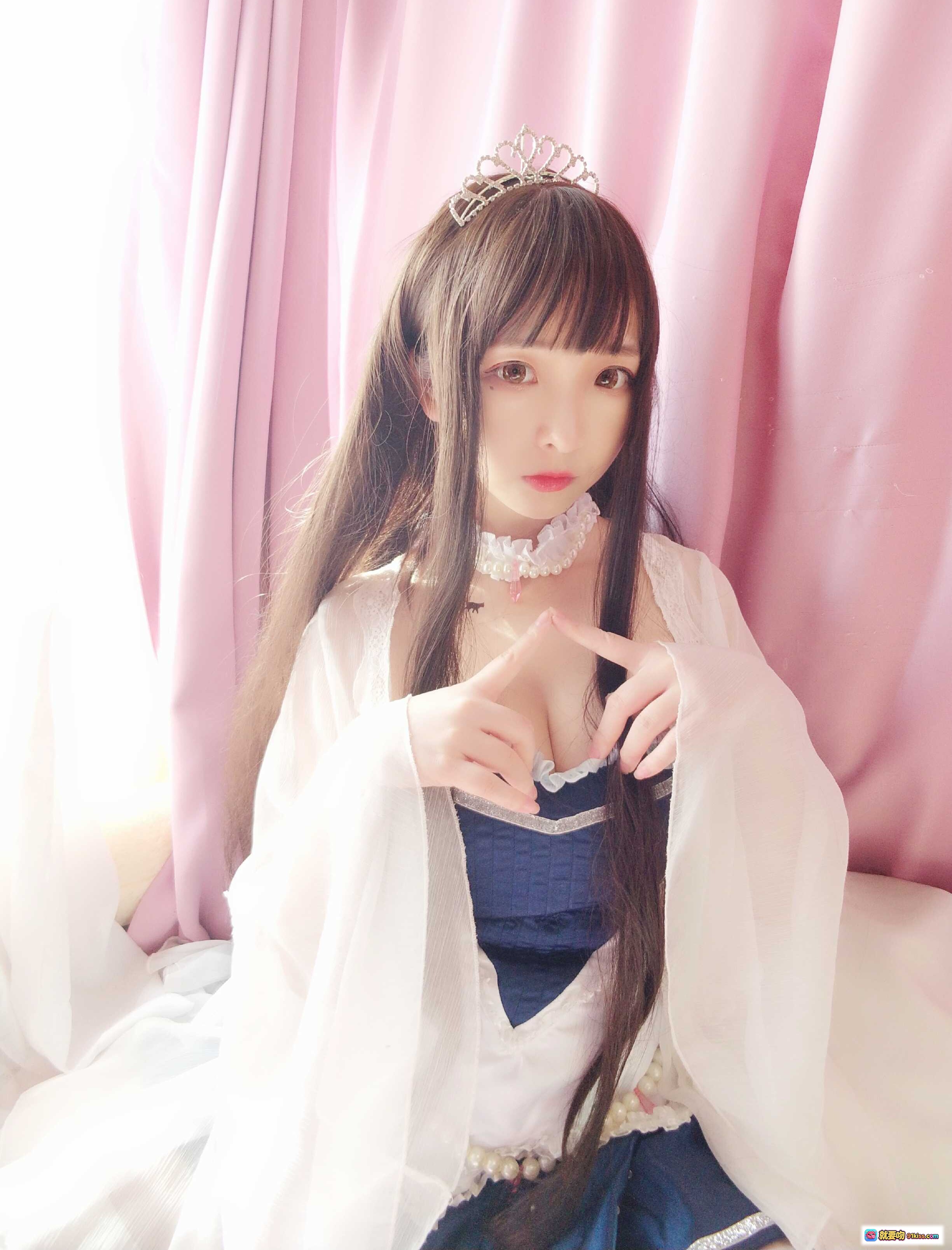 图片[5] - 古川NO.026小公主写真｜甜美长发+皇冠头饰+蕾丝洛丽塔风+粉色背景+精致妆容+温柔眼神 - 就要吻