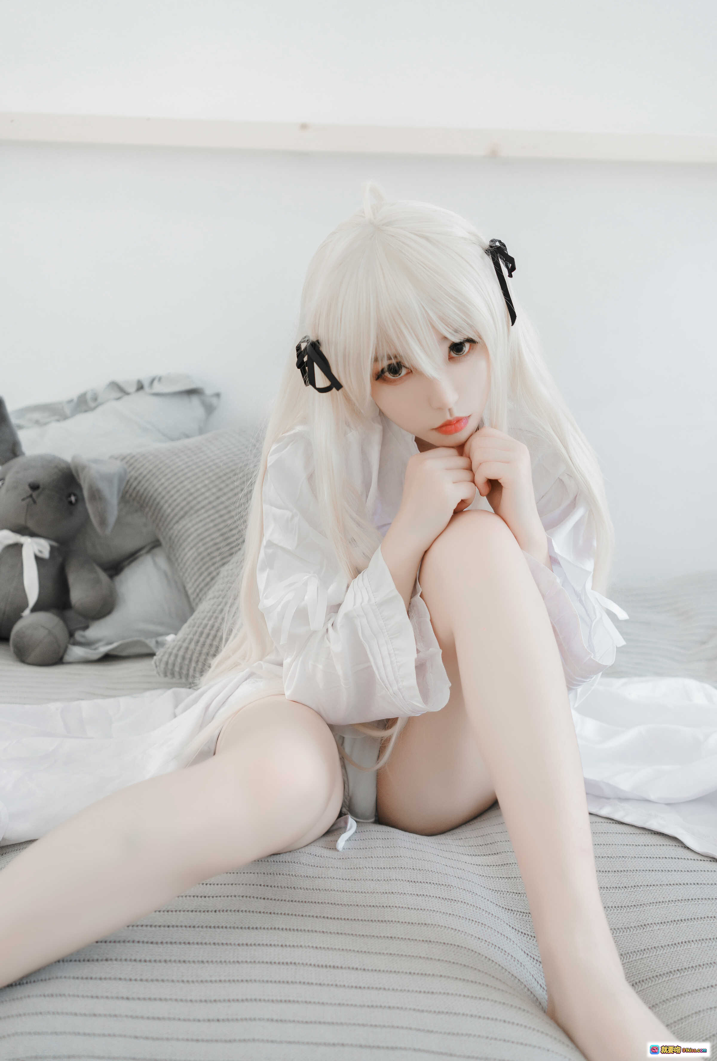 图片[10] - 白易子NO.05穹妹白裙写真 36P137MB 白发兔耳少女床上美腿特写 清纯可爱日系风格 - 就要吻