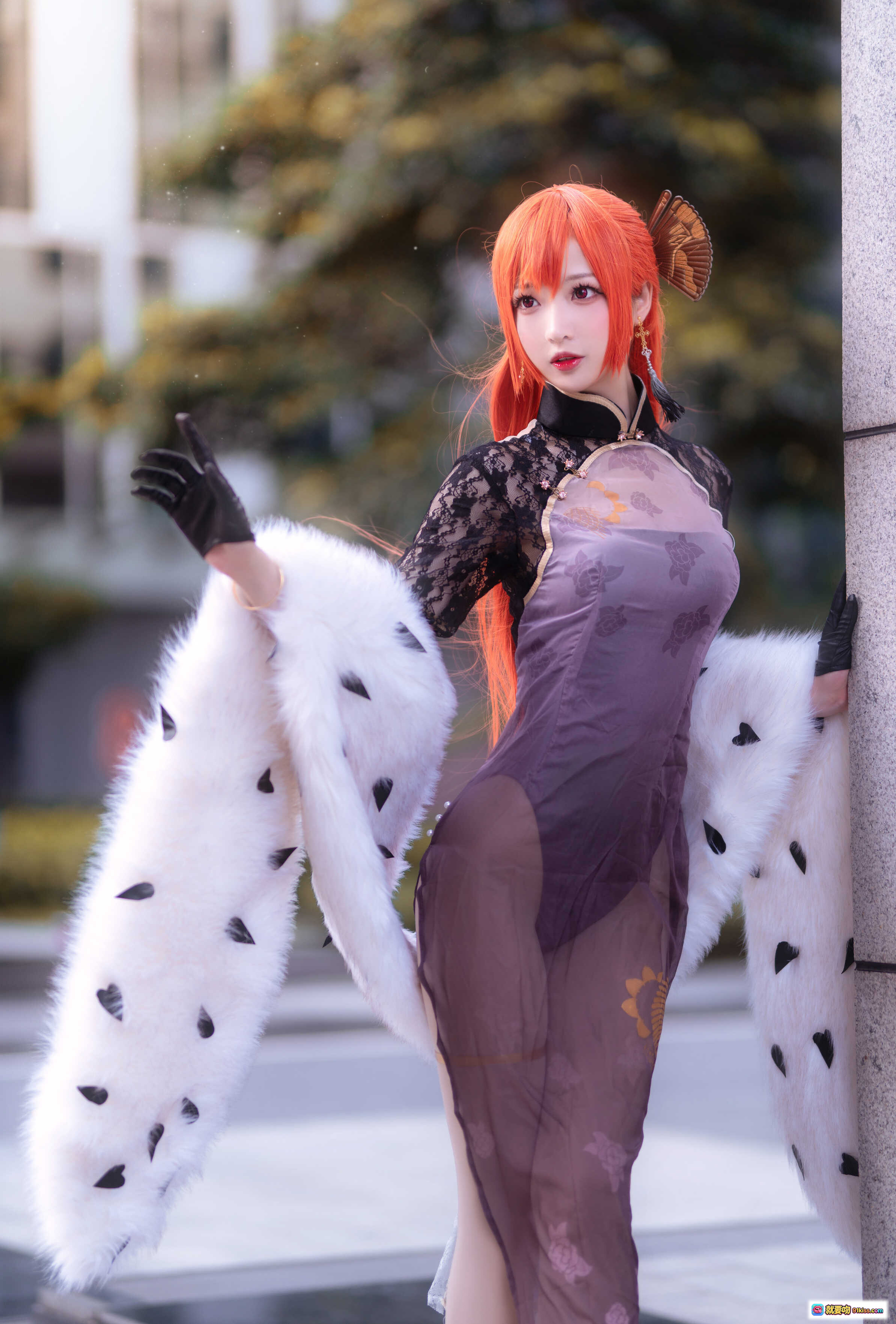 图片[8] - 南宫NO.008君主cosplay写真｜橙发旗袍美腿高跟黑手套毛绒披肩户外坐姿优雅性感 - 就要吻