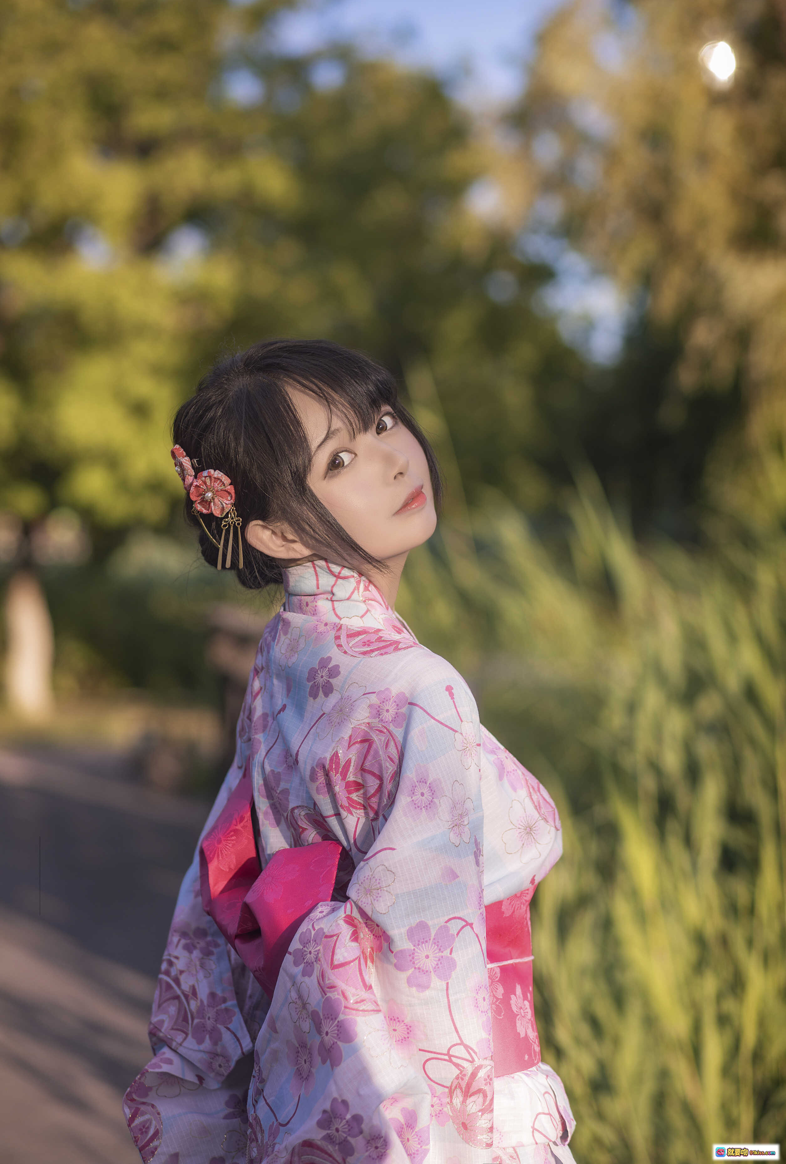 图片[4] - 黑猫猫OvO NO.005 和服超进化写真 | 粉白樱花和服少女木桥蹲姿日系风摄影 [14P-163M] - 就要吻