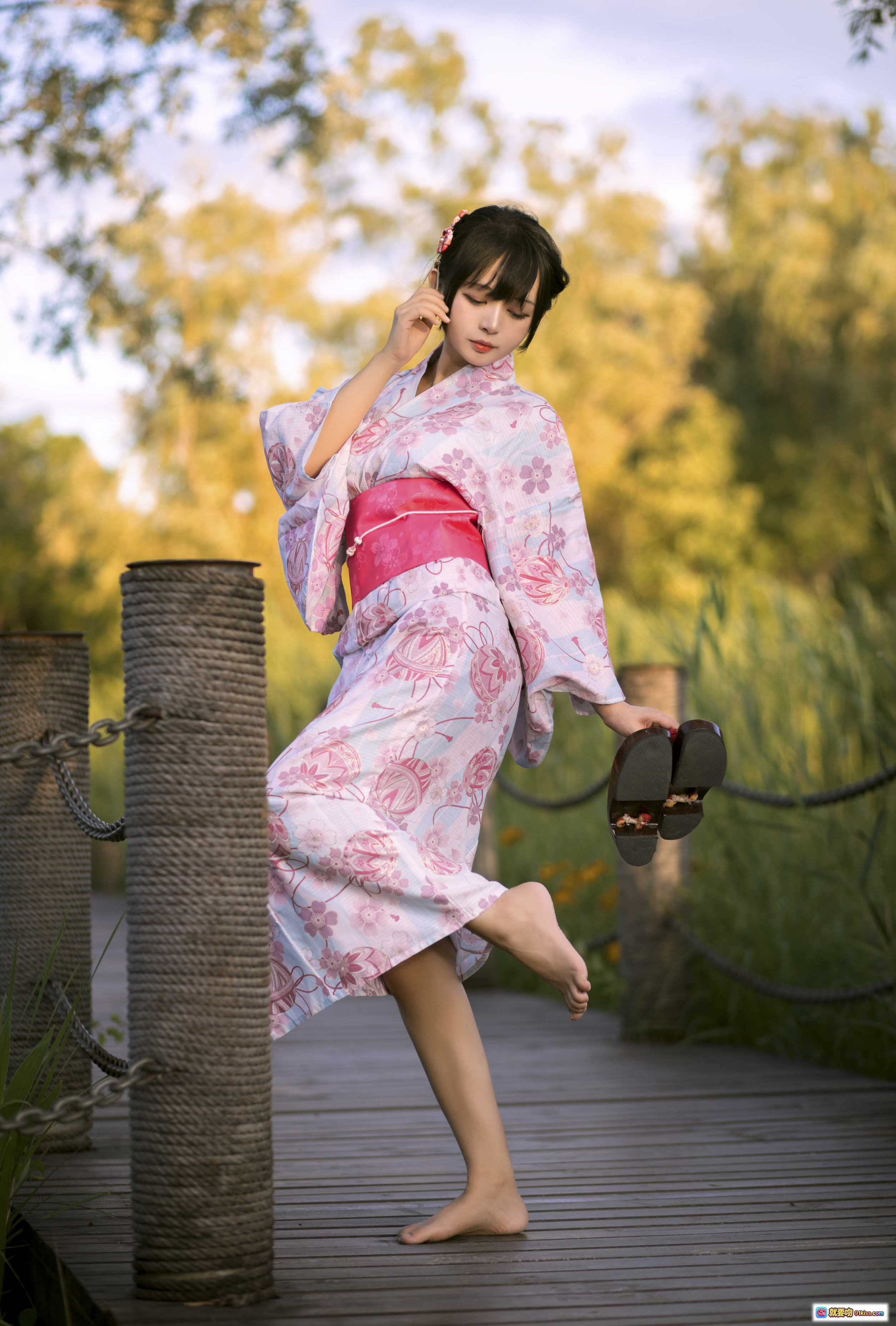 图片[9] - 黑猫猫OvO NO.005 和服超进化写真 | 粉白樱花和服少女木桥蹲姿日系风摄影 [14P-163M] - 就要吻