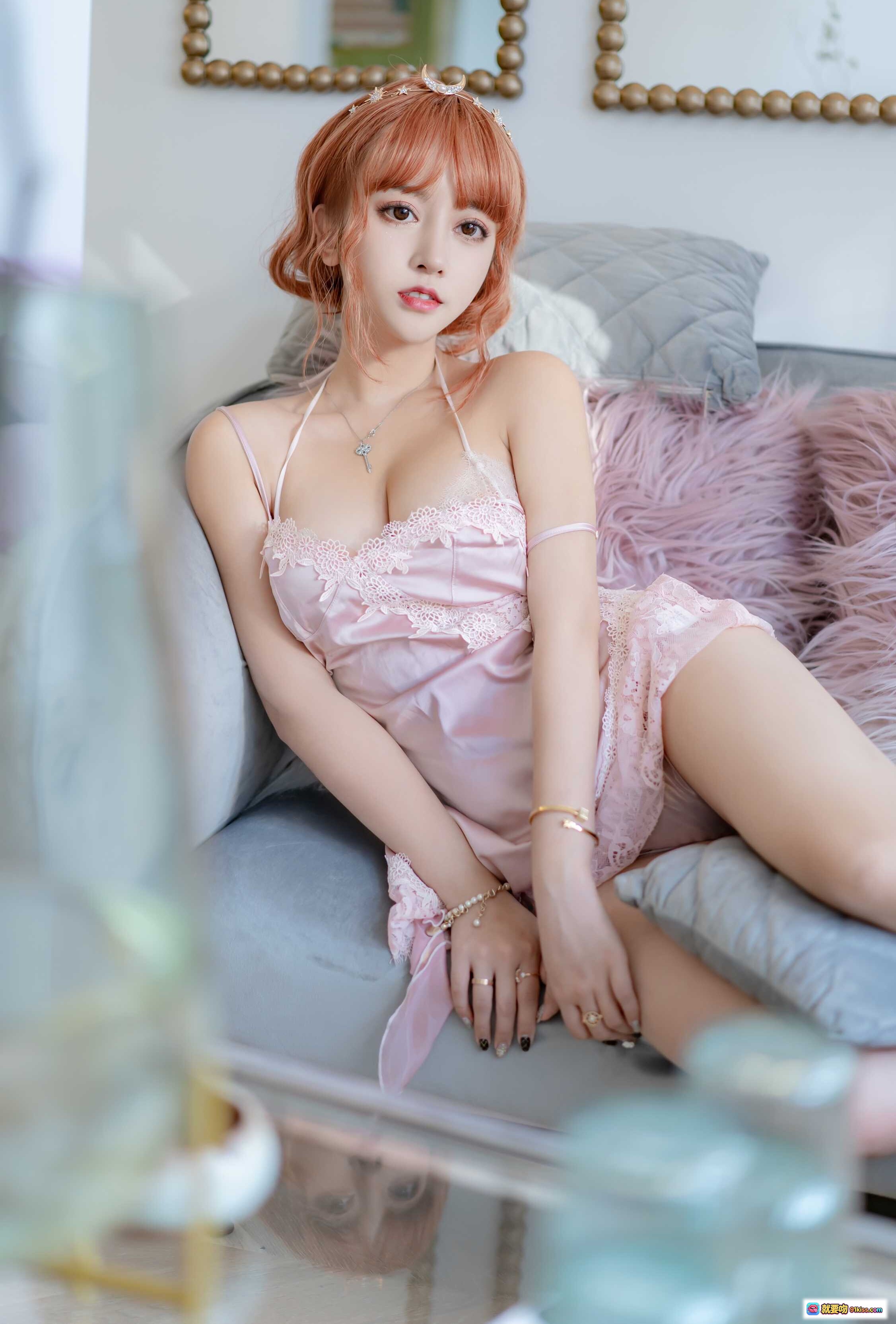 图片[9] - 星月公主COS写真｜粉色长发少女｜精致头饰项链｜甜美性感内衣｜居家床拍氛围感美图 - 就要吻