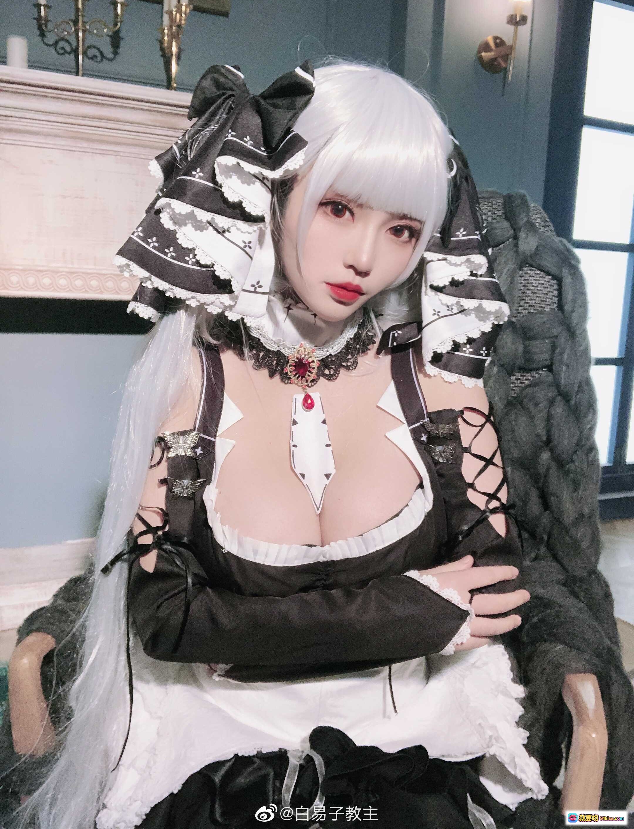 图片[2] - 白易子NO.16可畏cosplay 白发红瞳黑蕾丝女仆装 性感绑带设计 精致哥特风造型 - 就要吻