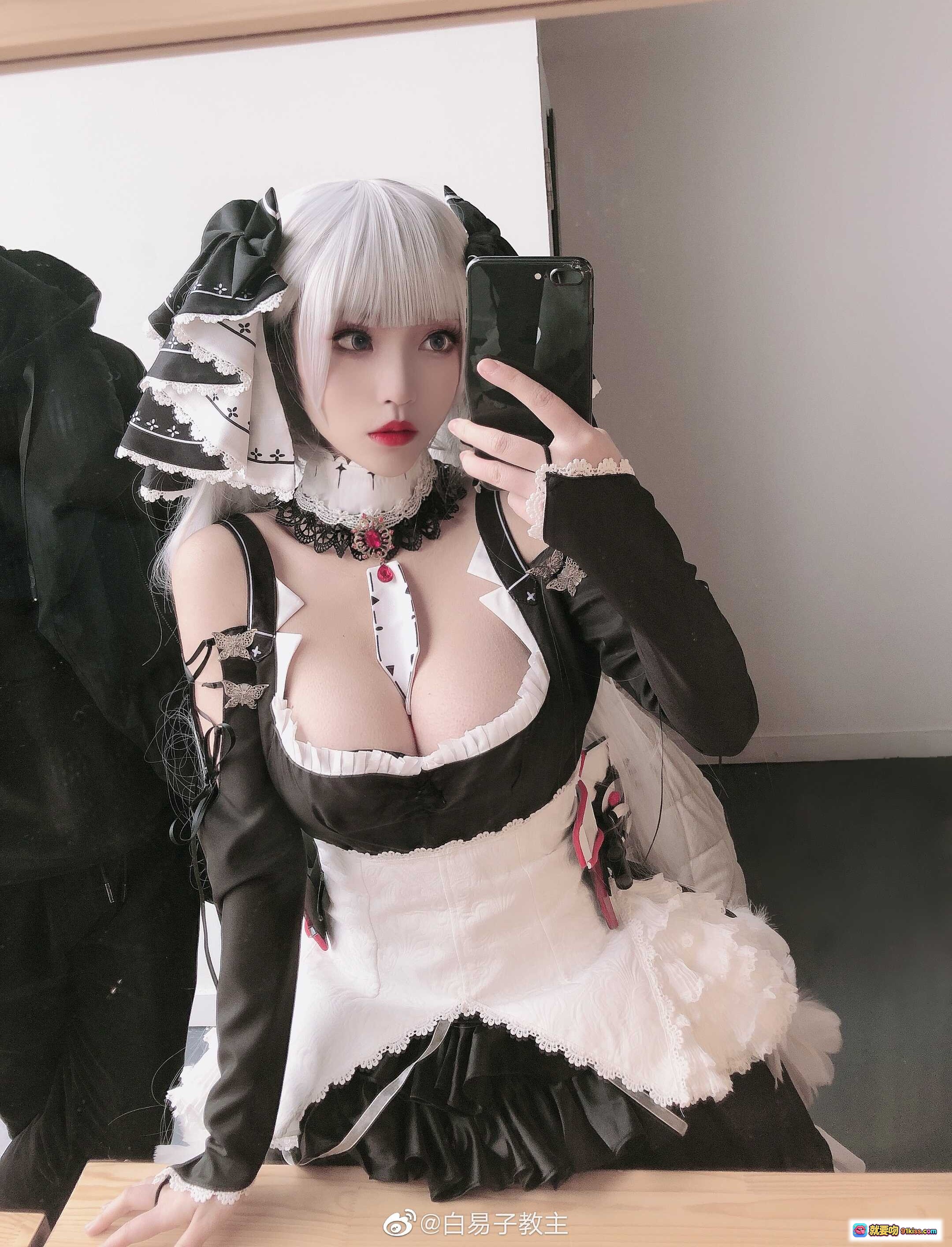 图片[10] - 白易子NO.16可畏cosplay 白发红瞳黑蕾丝女仆装 性感绑带设计 精致哥特风造型 - 就要吻