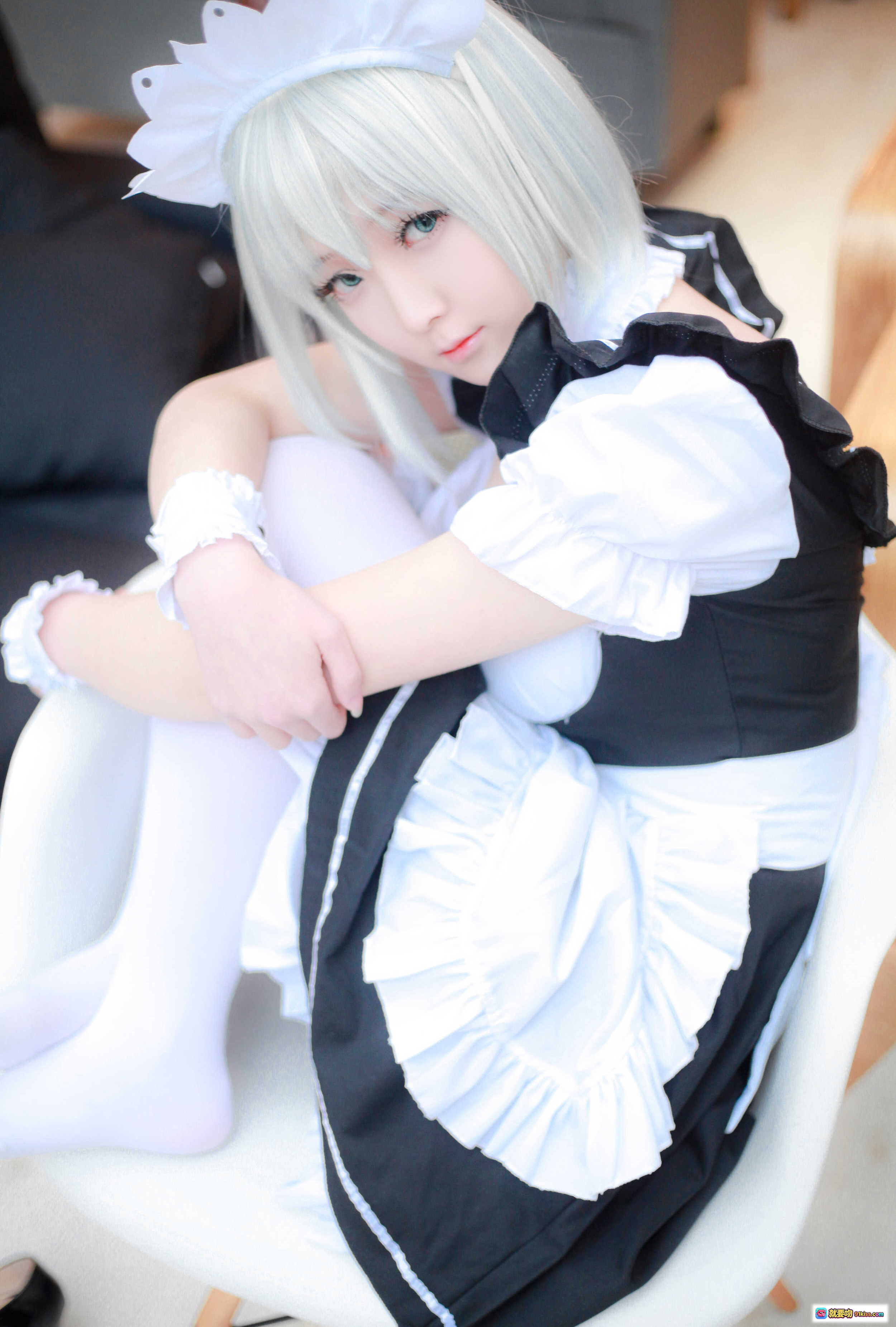 图片[4] - 小央泽NO.010女仆鸢一折纸cosplay写真 | 黑白女仆装+白丝袜+蕾丝边 | 甜系少女风咖啡厅场景拍摄 - 就要吻