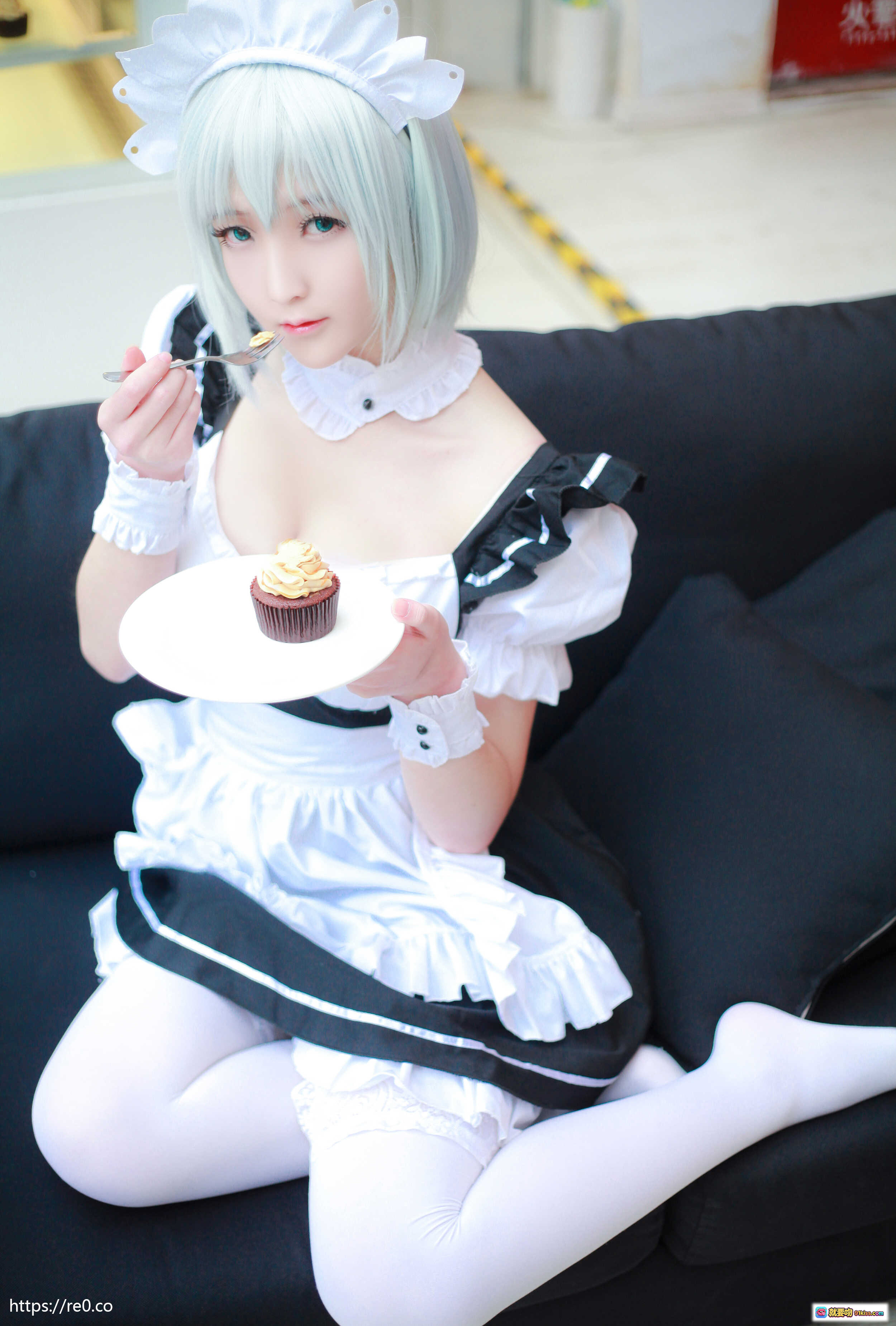 图片[10] - 小央泽NO.010女仆鸢一折纸cosplay写真 | 黑白女仆装+白丝袜+蕾丝边 | 甜系少女风咖啡厅场景拍摄 - 就要吻