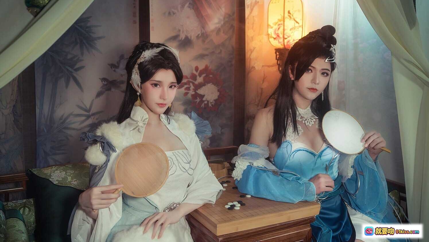 图片[5] - 楚留香苏蓉蓉古风cos写真｜烟雾朦胧窗边持扇｜精致发饰蕾丝裙装｜9P高清图集 - 就要吻