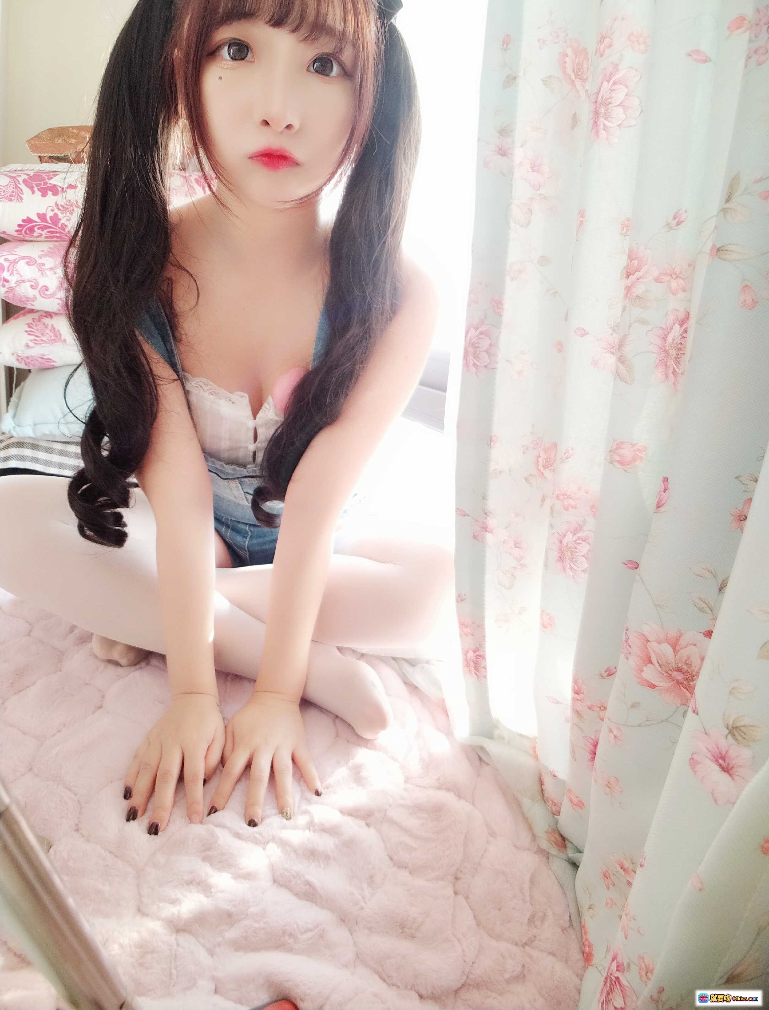 图片[5] - 古川定制VOL.006甜美双马尾少女牛仔背带裤白丝美腿居家写真40P高清图集 - 就要吻