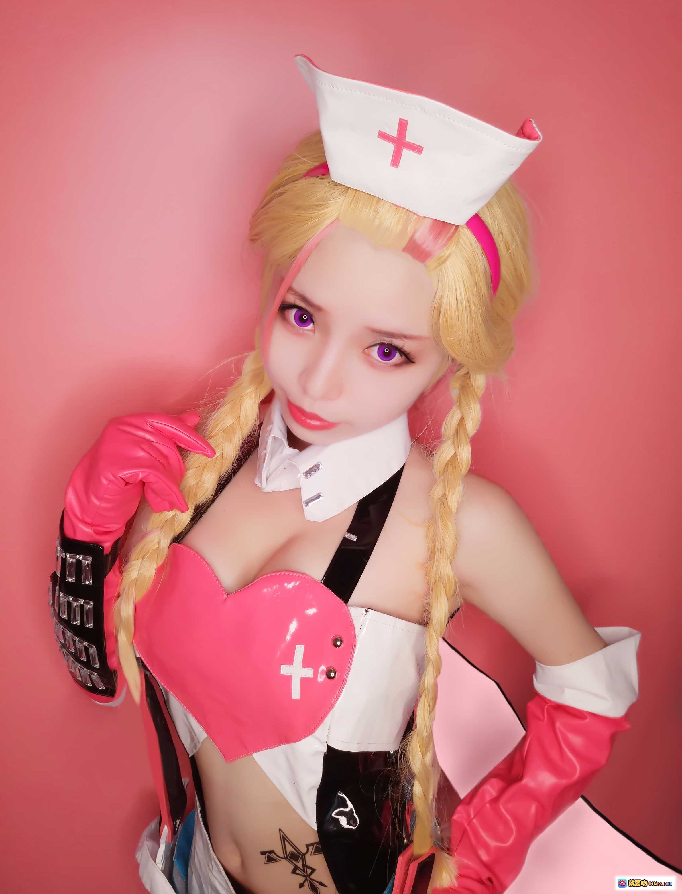 图片[6] - 白易子NO.20嗜谎之神幽丽cosplay护士装金发双马尾紫瞳粉色系写真9P高清美图 - 就要吻