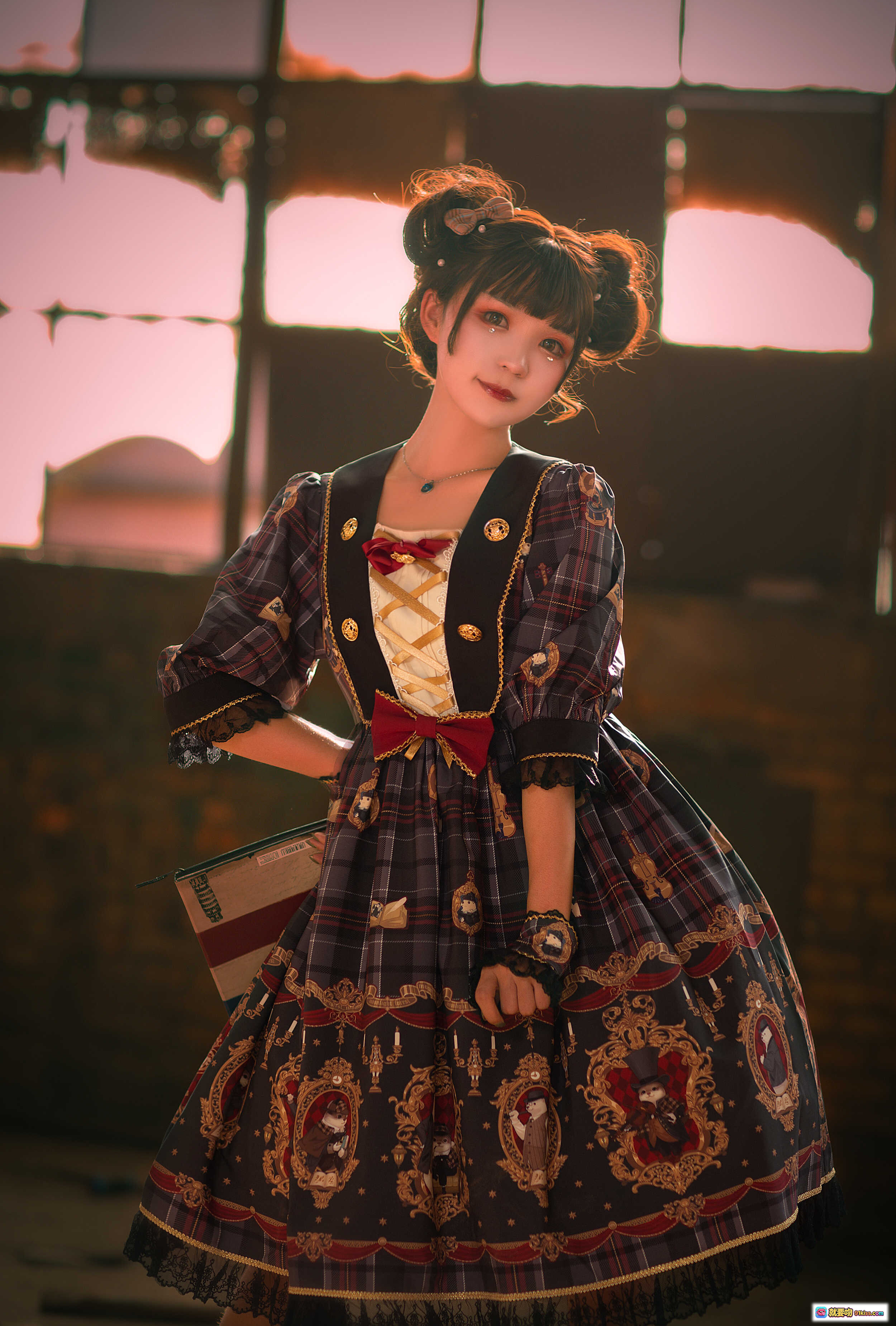 图片[5] - 北之北VOL.02贝克街侦探社物语Lolita裙装写真｜复古工业风光影人像｜精致印花洛丽塔穿搭｜10P高清图集 - 就要吻