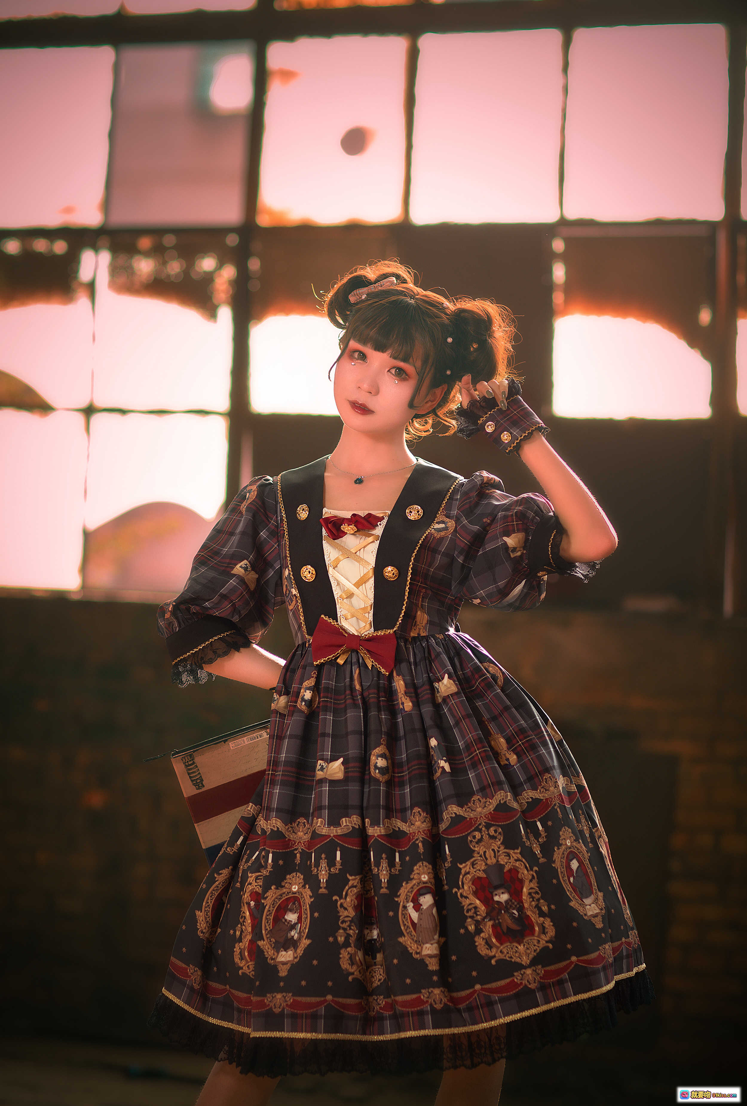 图片[10] - 北之北VOL.02贝克街侦探社物语Lolita裙装写真｜复古工业风光影人像｜精致印花洛丽塔穿搭｜10P高清图集 - 就要吻