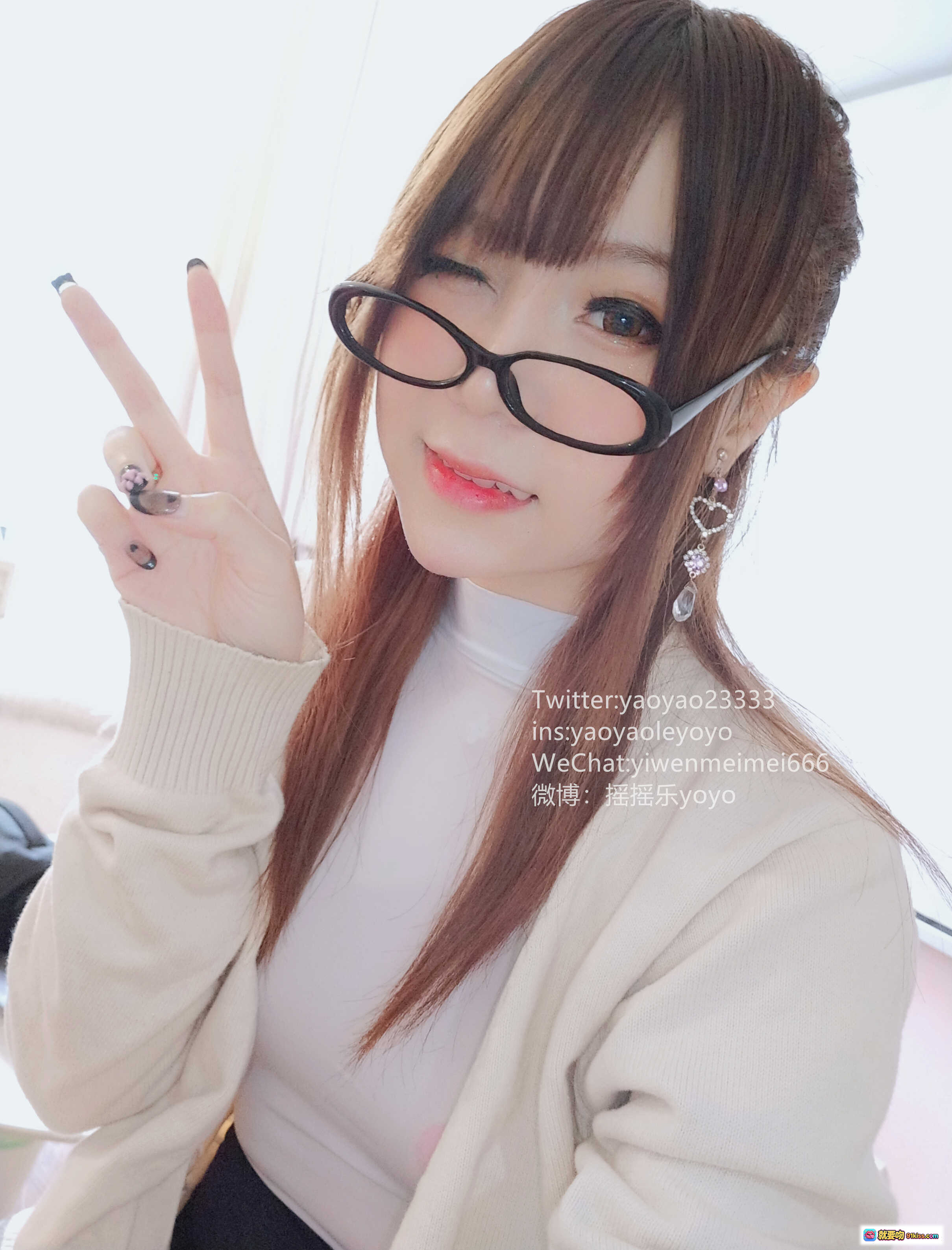 图片[6] - 摇摇乐yoyo NO.022 2019.04月福利御姐风眼镜白裙写真高清美图 - 就要吻