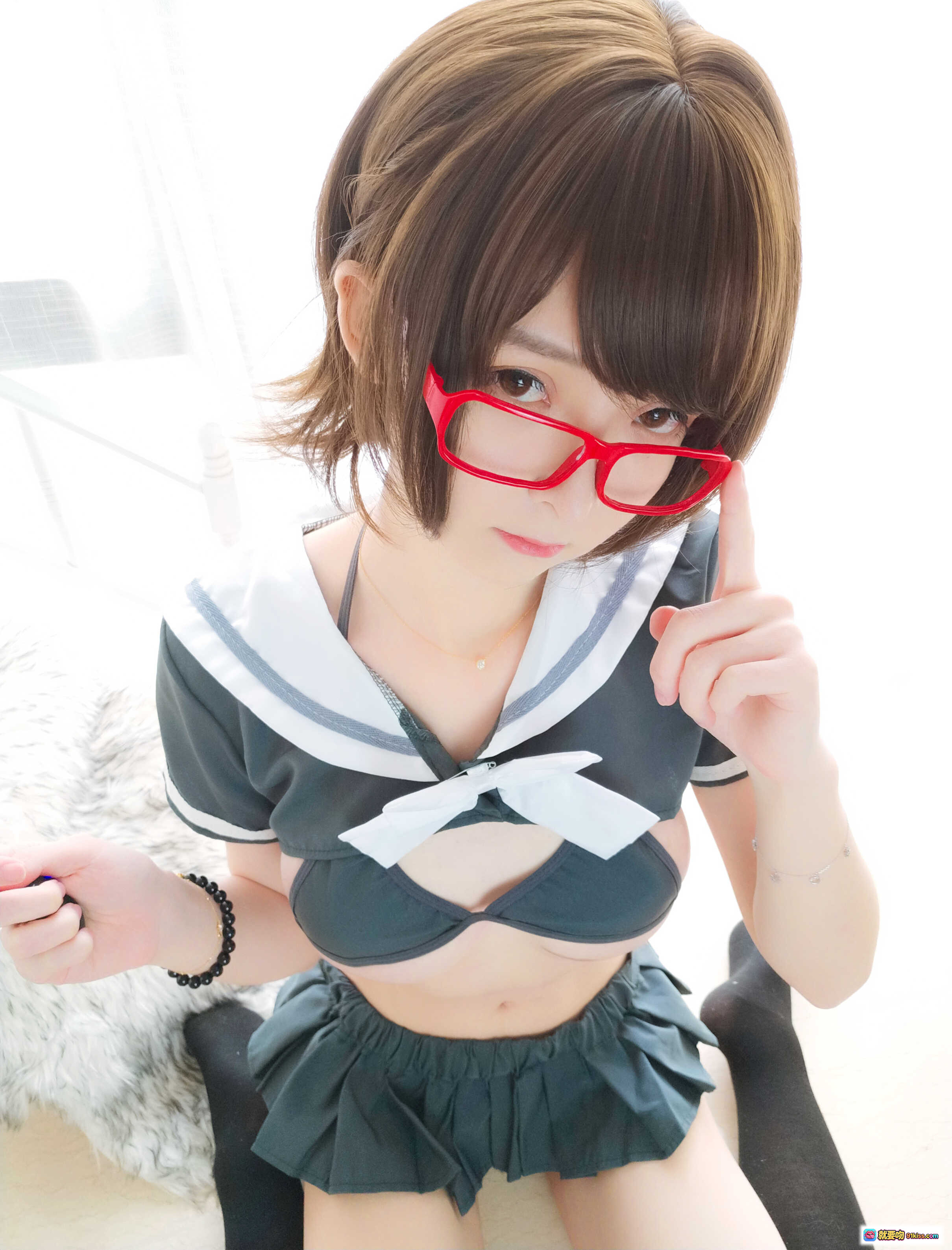 图片[6] - 一小央泽NO.048早安学妹写真集｜红框眼镜+水手服+黑丝白条纹袜+性感美腿+室内柔光拍摄 - 就要吻