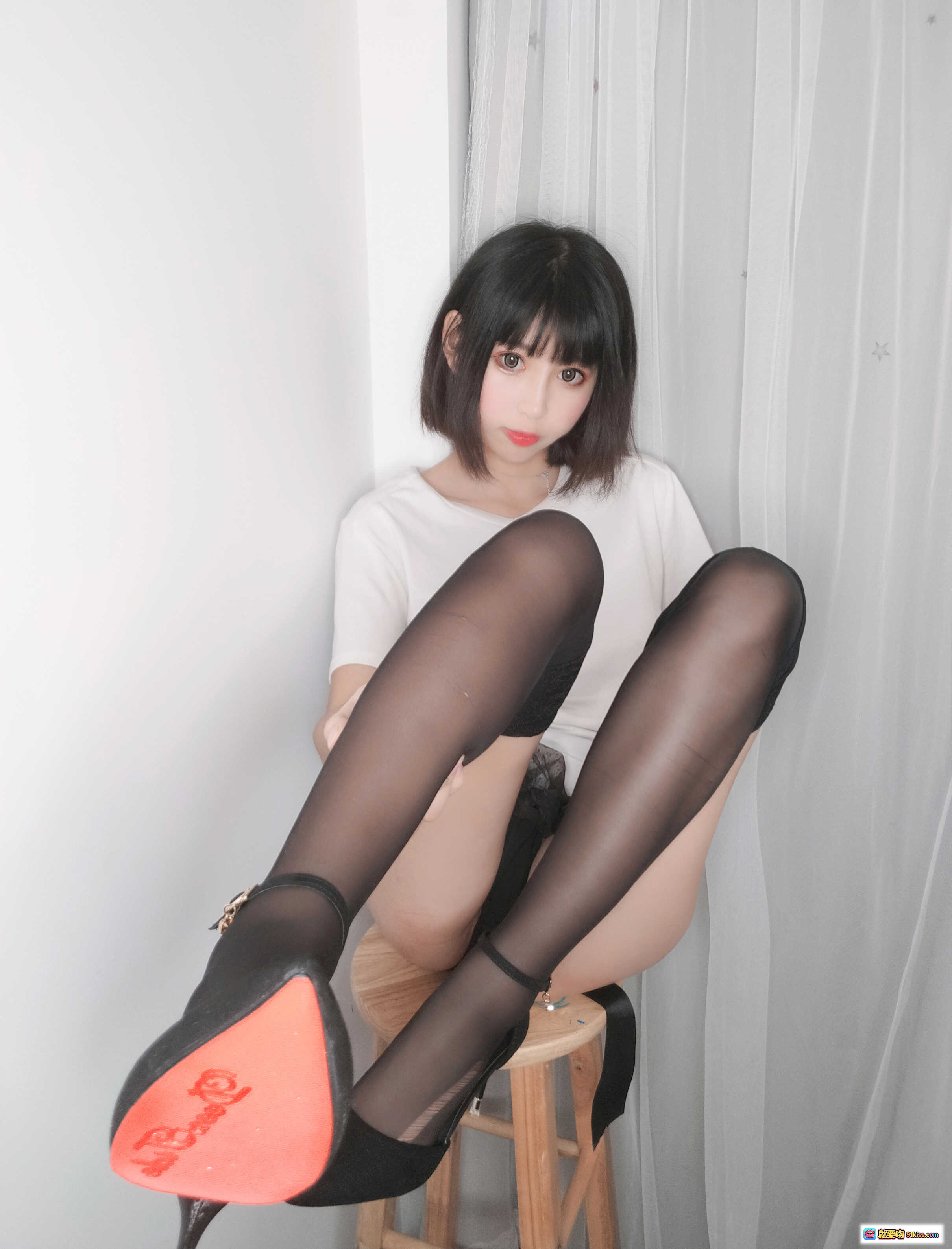 图片[2] - 小酥酱NO.002白色T恤写真 27P高清美图 黑色蕾丝短裤 甜美短发少女风 室内私房照 - 就要吻