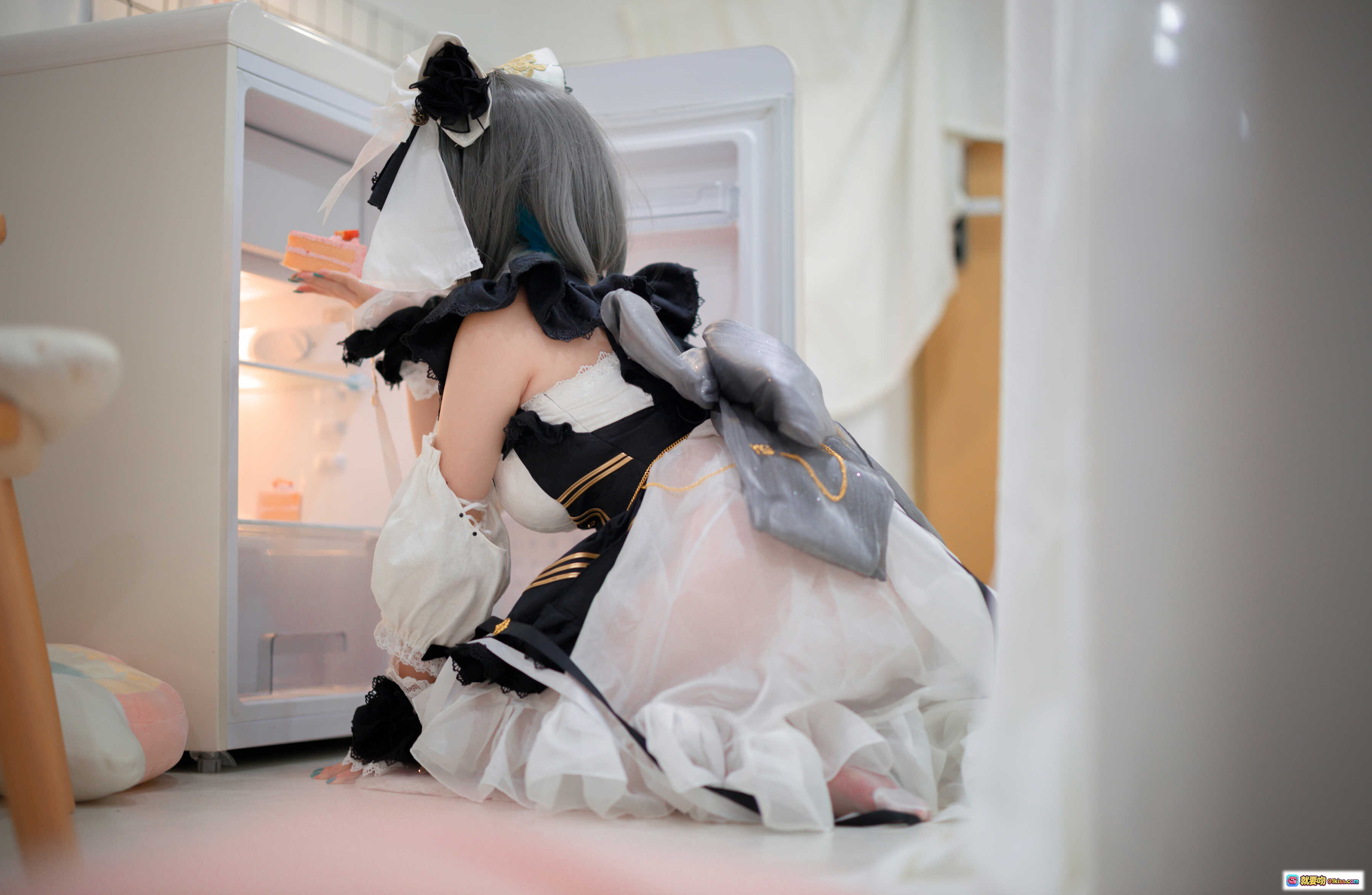 图片[4] - 樱落酱NO.017柴郡女仆装Cosplay写真 甜美蓝发少女手持甜点 白黑蕾丝洛丽塔风 室内软萌摆拍 28P高清图集 - 就要吻