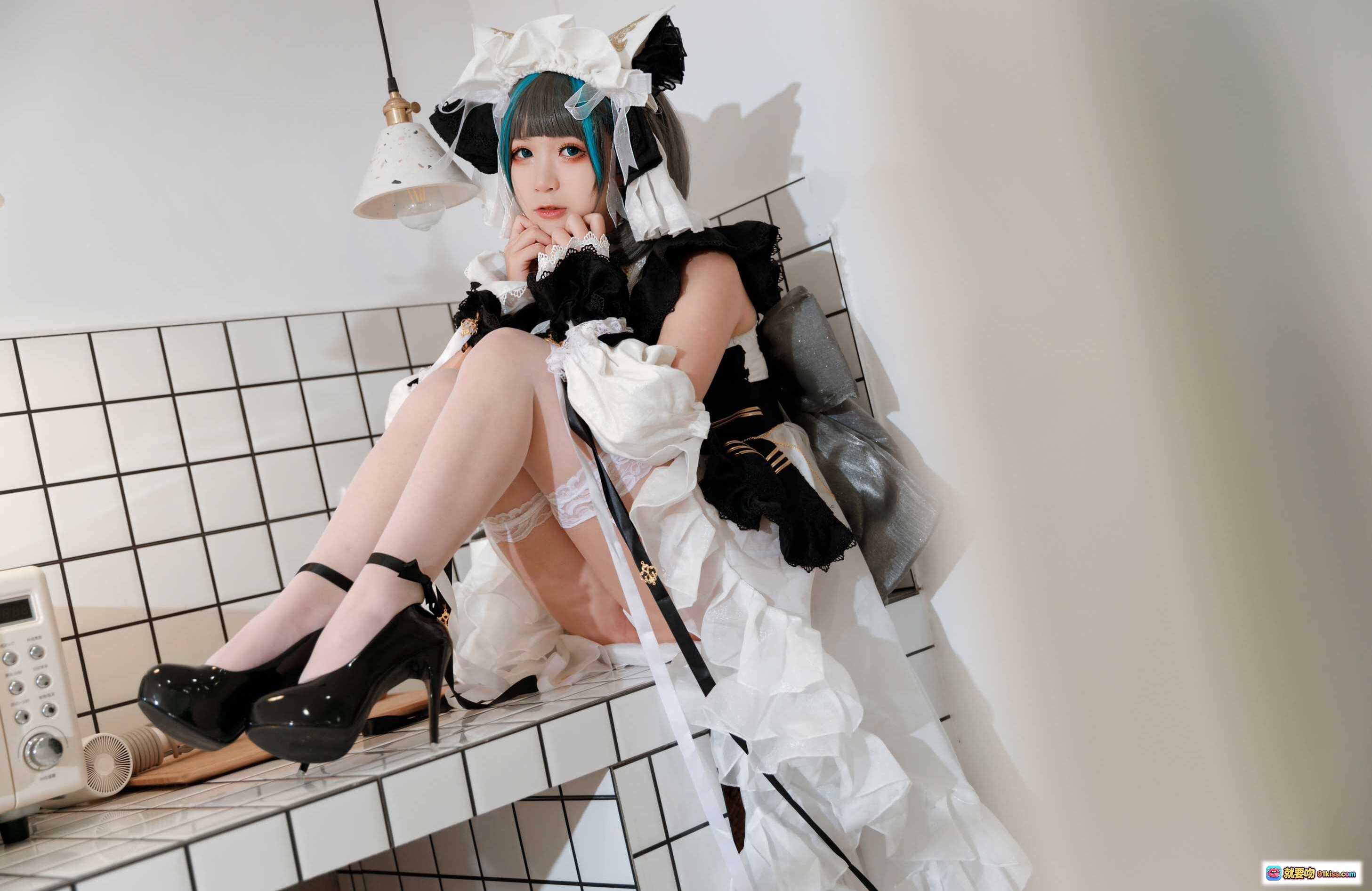 图片[8] - 樱落酱NO.017柴郡女仆装Cosplay写真 甜美蓝发少女手持甜点 白黑蕾丝洛丽塔风 室内软萌摆拍 28P高清图集 - 就要吻