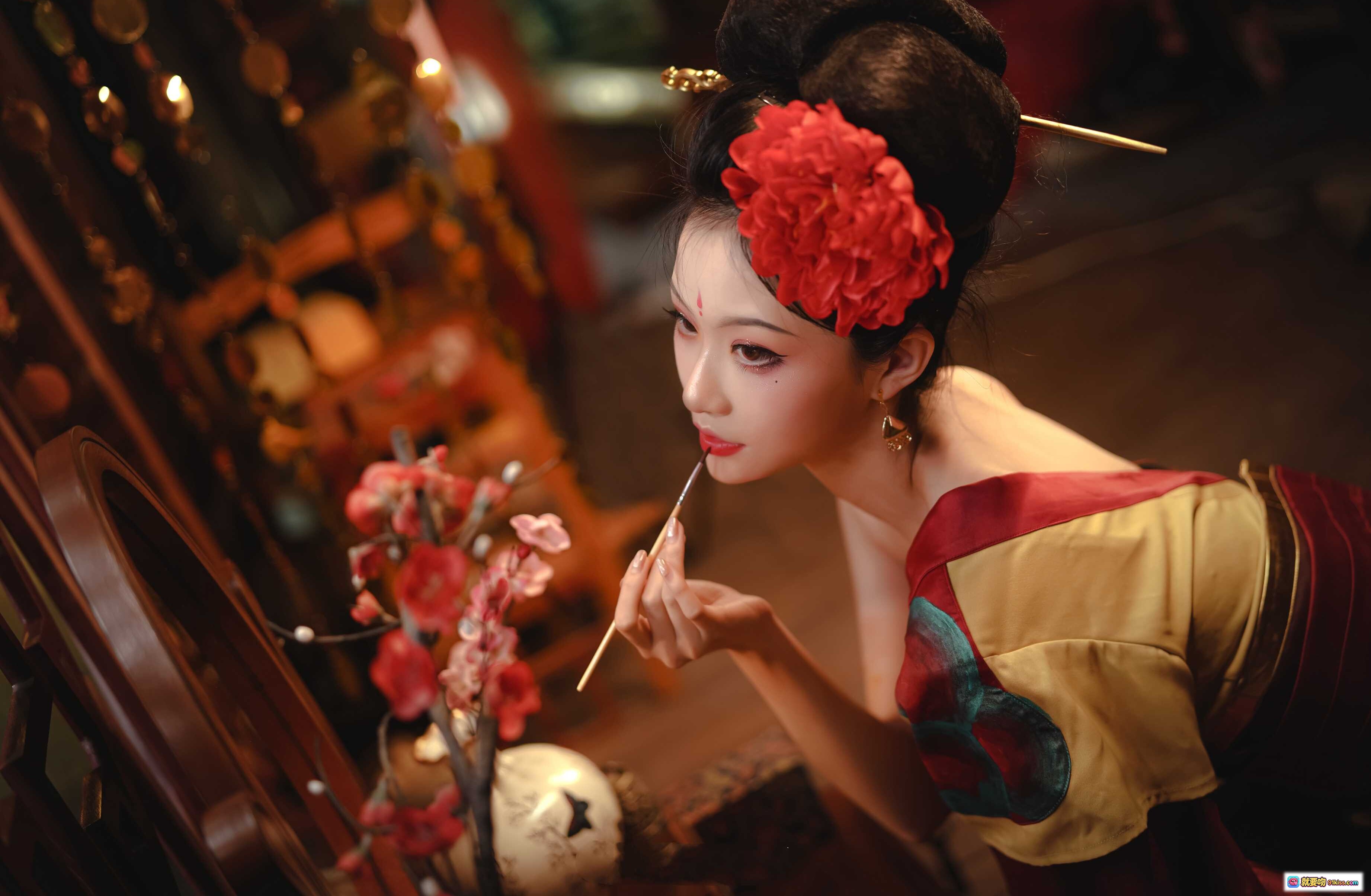 图片[2] - 古风美人抚琴写真｜红花发饰汉服造型｜古典雅致国风摄影｜江湖意境氛围感大片 - 就要吻