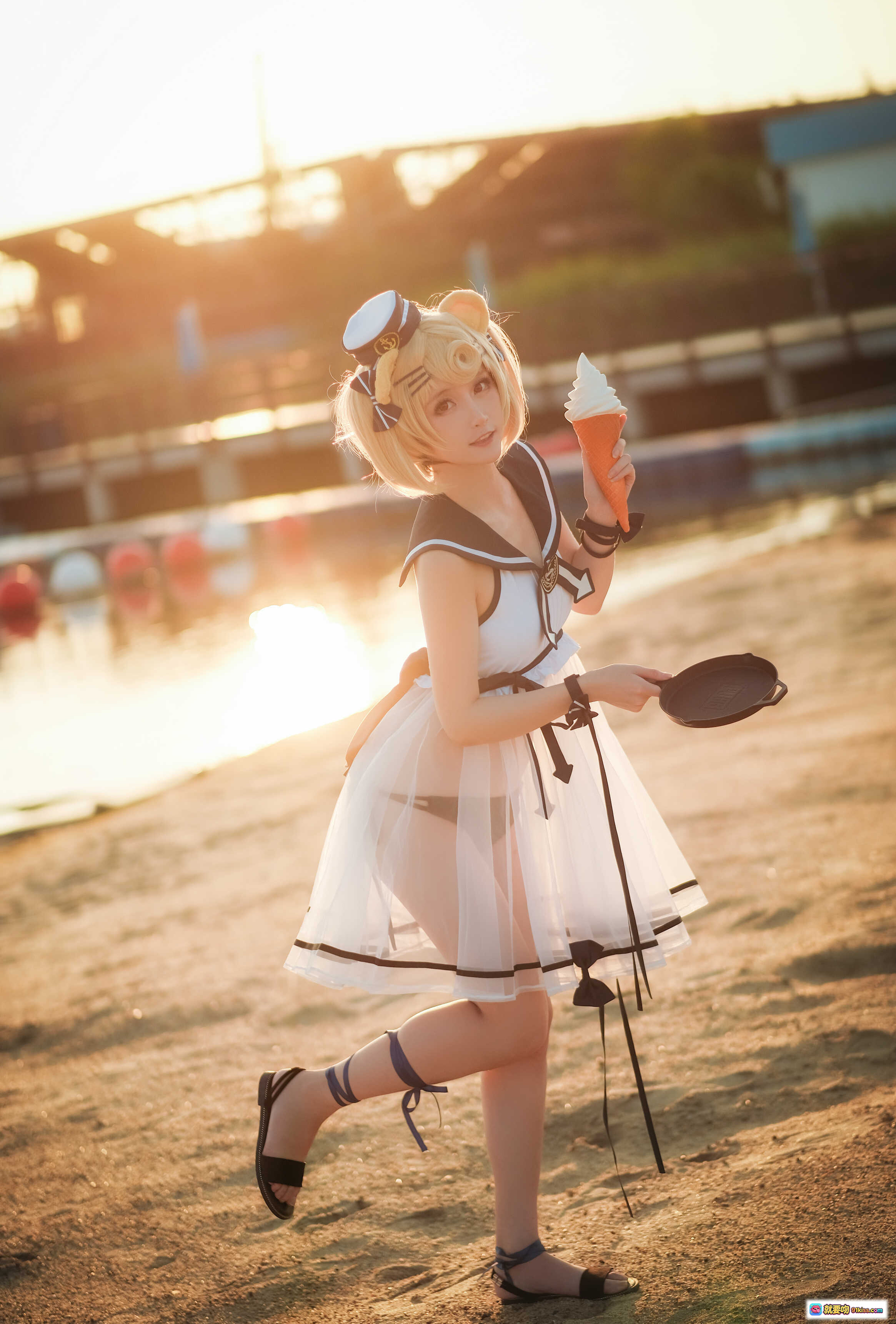 图片[5] - yui金鱼NO.004古米泳装cosplay海边烧烤写真 金发双马尾水手服少女手持烤串夕阳氛围感美图 - 就要吻