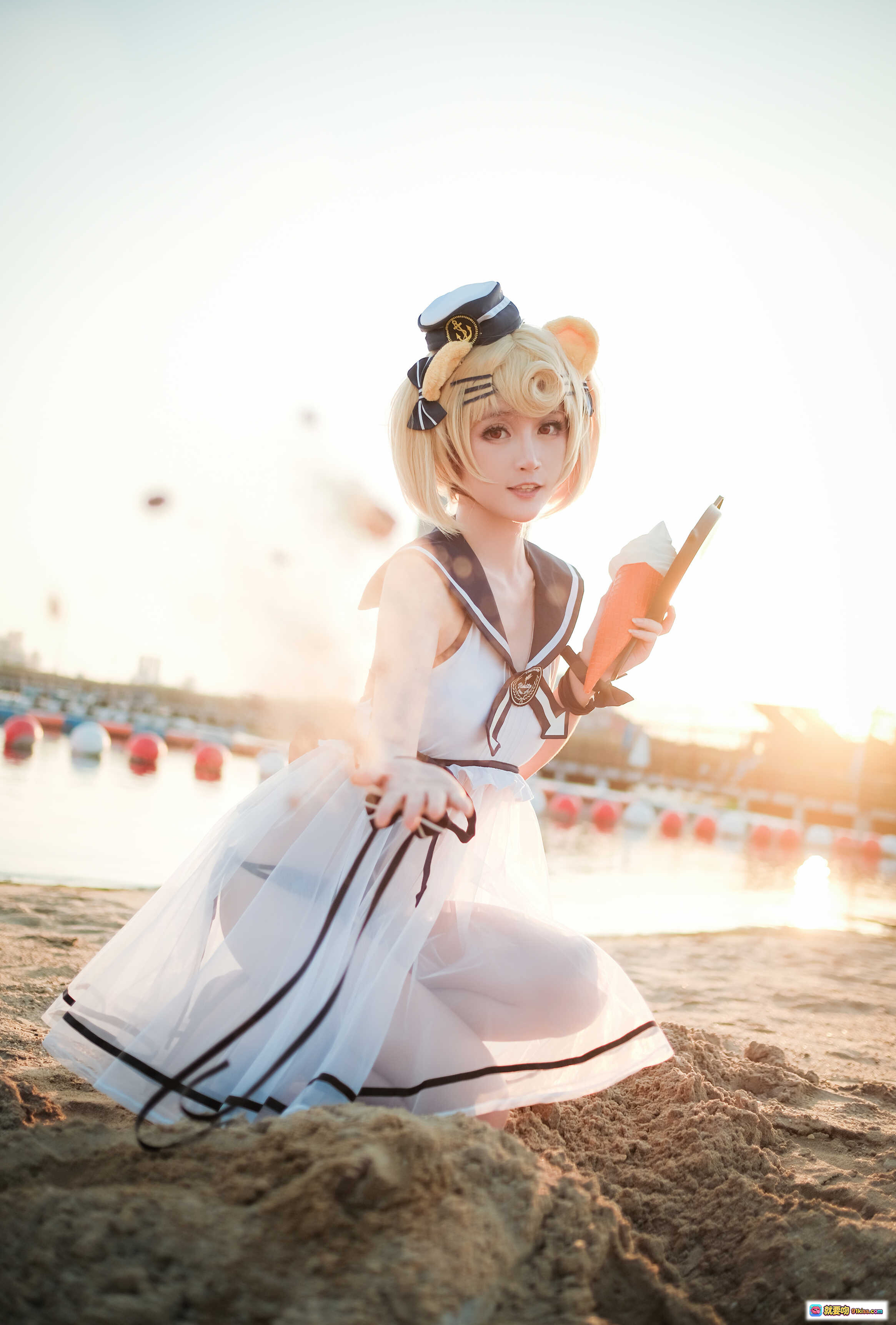 图片[2] - yui金鱼NO.004古米泳装cosplay海边烧烤写真 金发双马尾水手服少女手持烤串夕阳氛围感美图 - 就要吻