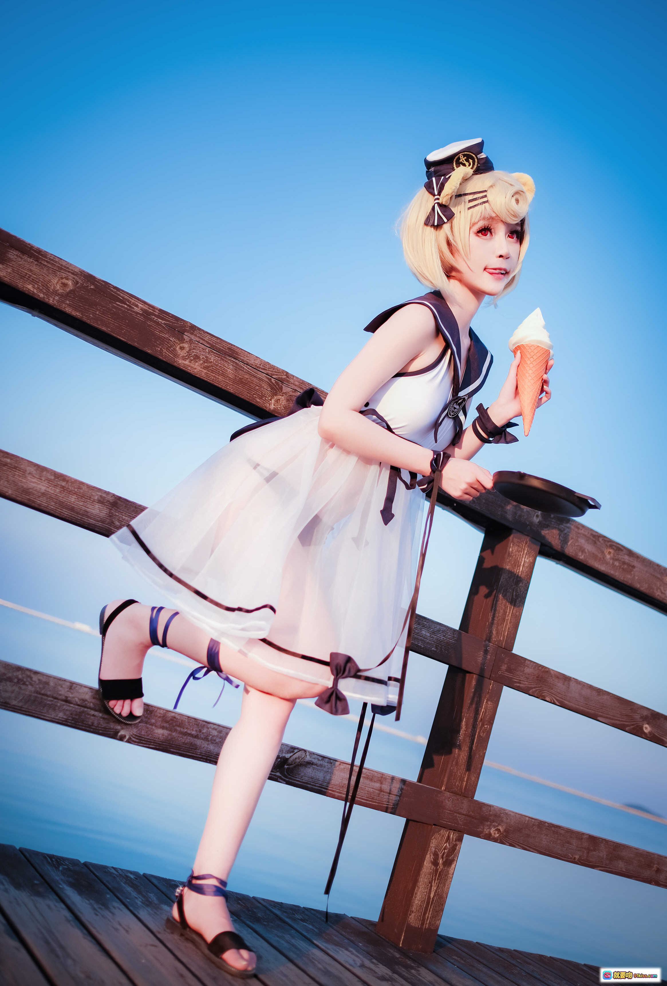 图片[4] - yui金鱼NO.004古米泳装cosplay海边烧烤写真 金发双马尾水手服少女手持烤串夕阳氛围感美图 - 就要吻