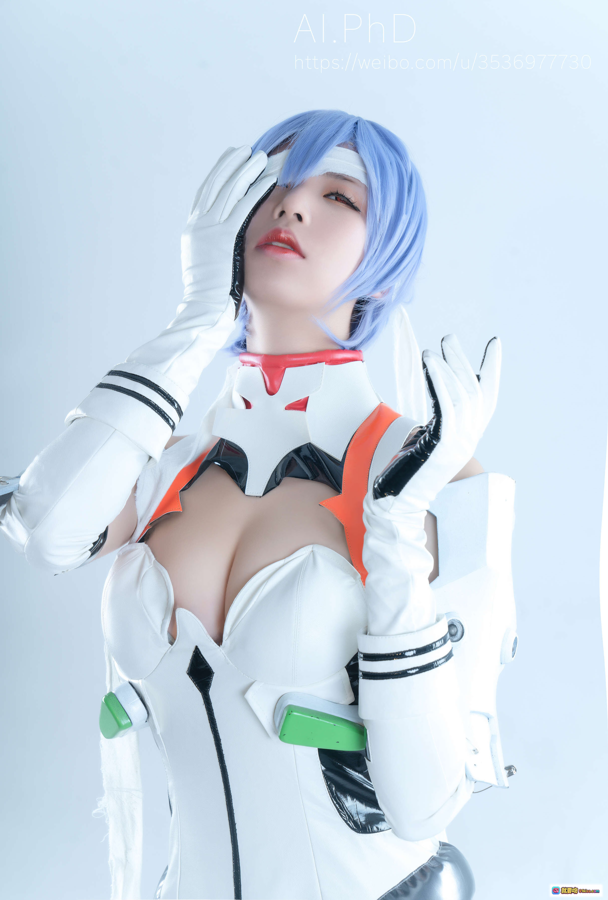 图片[3] - 绫波丽cosplay写真｜蓝发少女白黑机甲风造型｜高跟长靴性感姿态｜AI.PhD摄影精选 - 就要吻