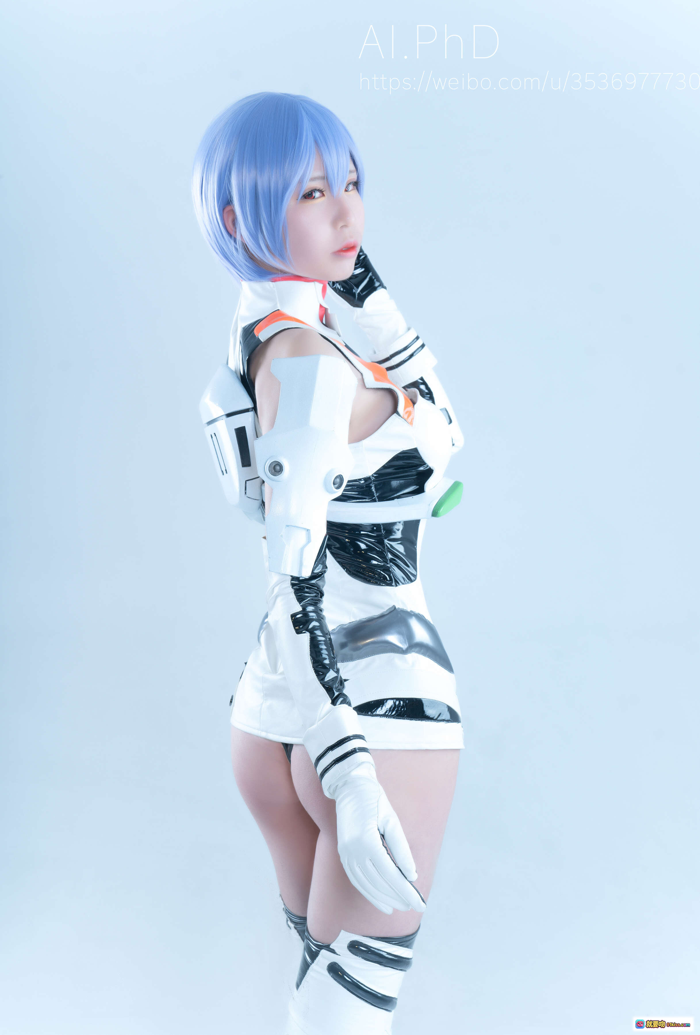 图片[7] - 绫波丽cosplay写真｜蓝发少女白黑机甲风造型｜高跟长靴性感姿态｜AI.PhD摄影精选 - 就要吻