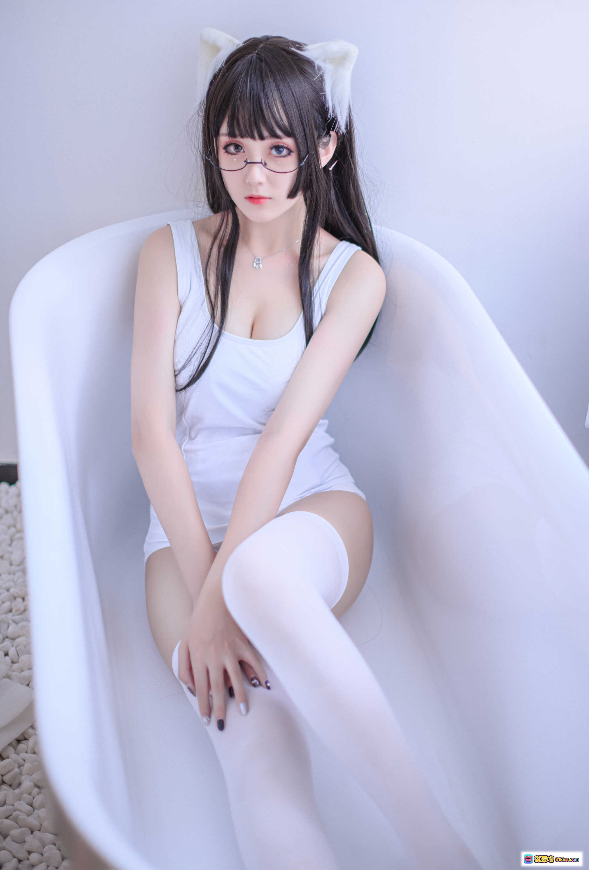 图片[10] - 秋楚楚死库水写真｜白猫耳眼镜少女｜纯欲风白色连体衣｜性感美腿丝袜｜40P高清图集 - 就要吻