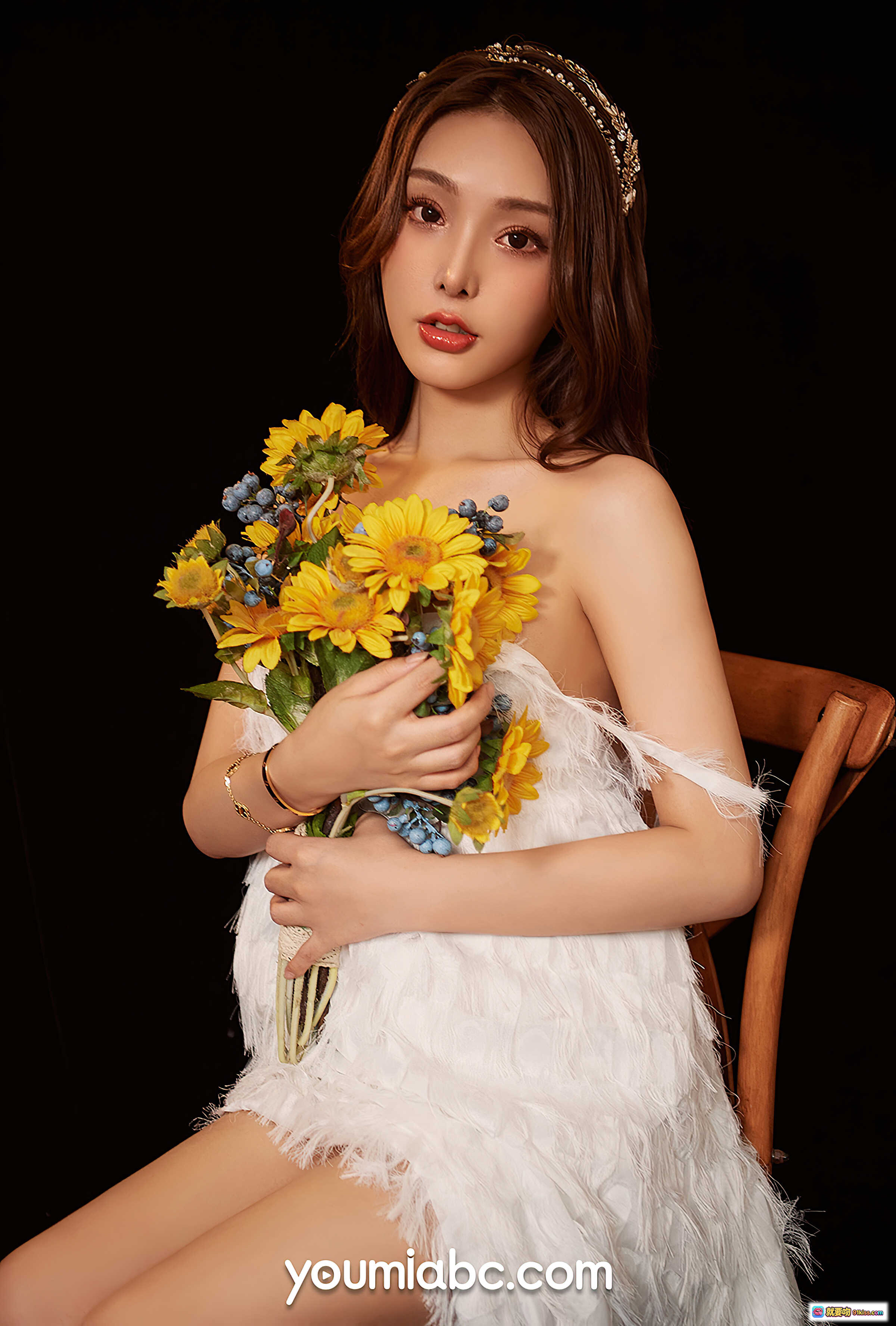 图片[6] - 陈圆圆向日葵写真 | 裸背羽毛裙 | 头饰花束 | YouMi尤蜜2020.10.02高清图集 - 就要吻