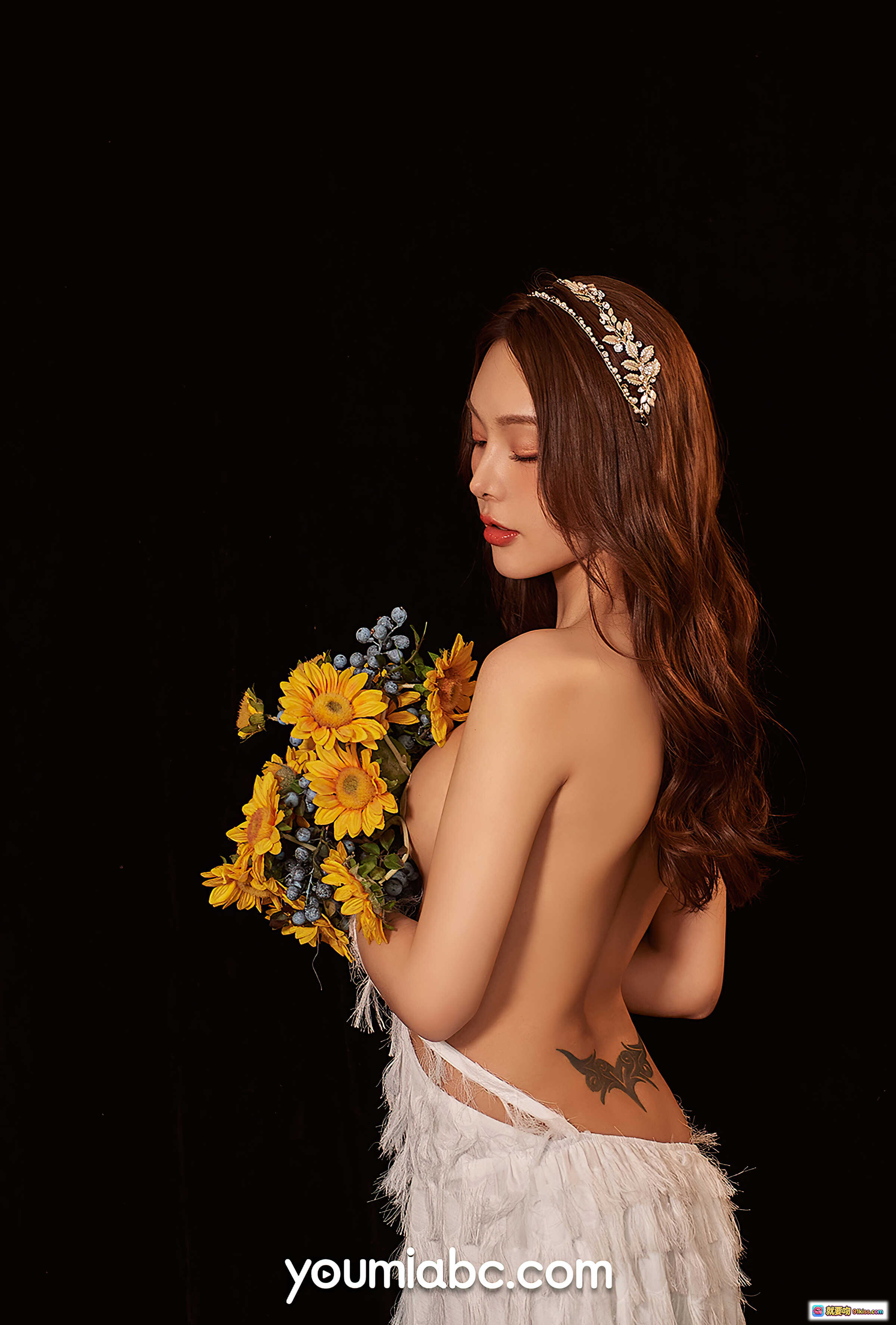 图片[5] - 陈圆圆向日葵写真 | 裸背羽毛裙 | 头饰花束 | YouMi尤蜜2020.10.02高清图集 - 就要吻