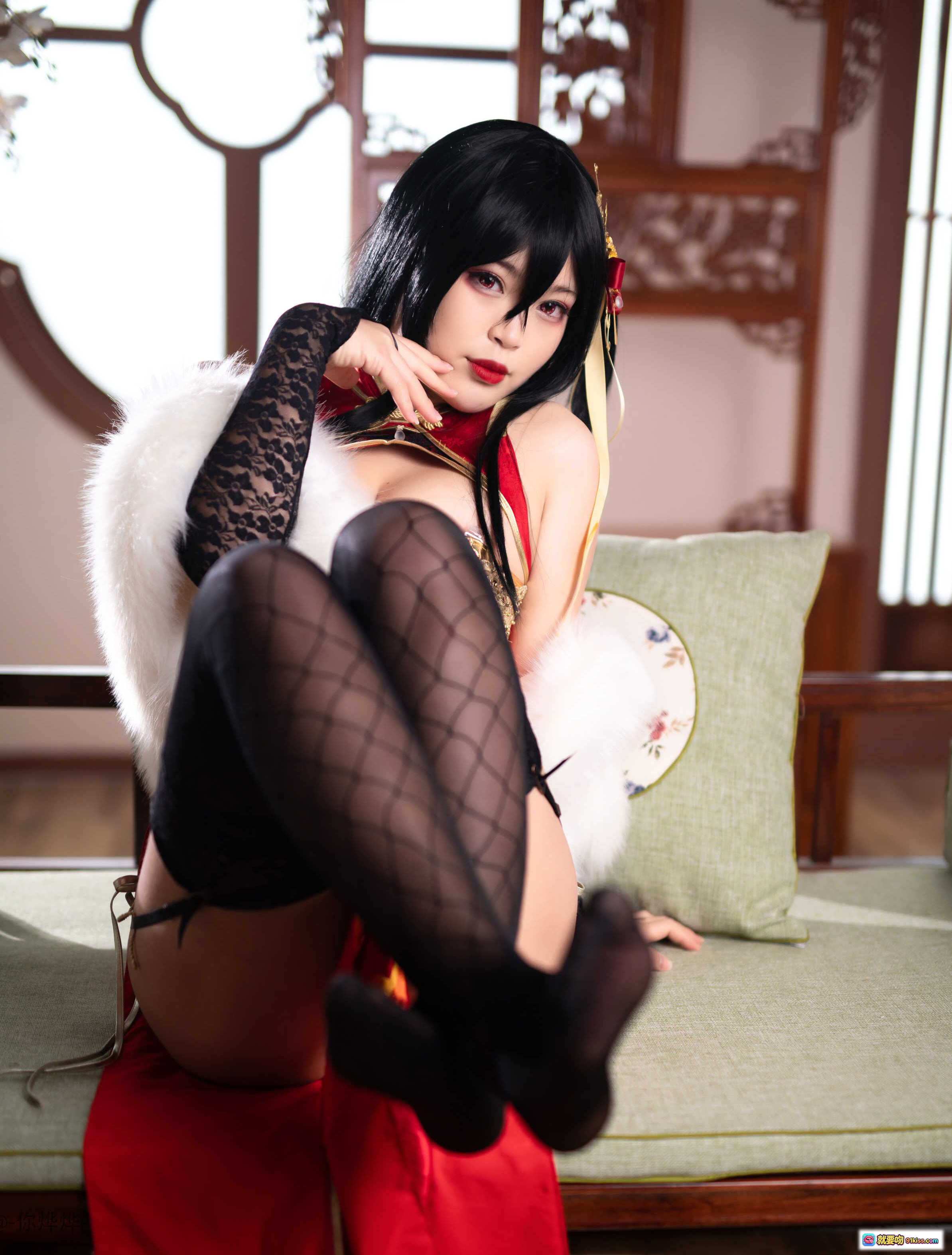 图片[5] - 白烨Vol.003大凤旗袍新年限定写真｜红金刺绣旗袍+渔网黑丝+琵琶古风美少女Cosplay - 就要吻