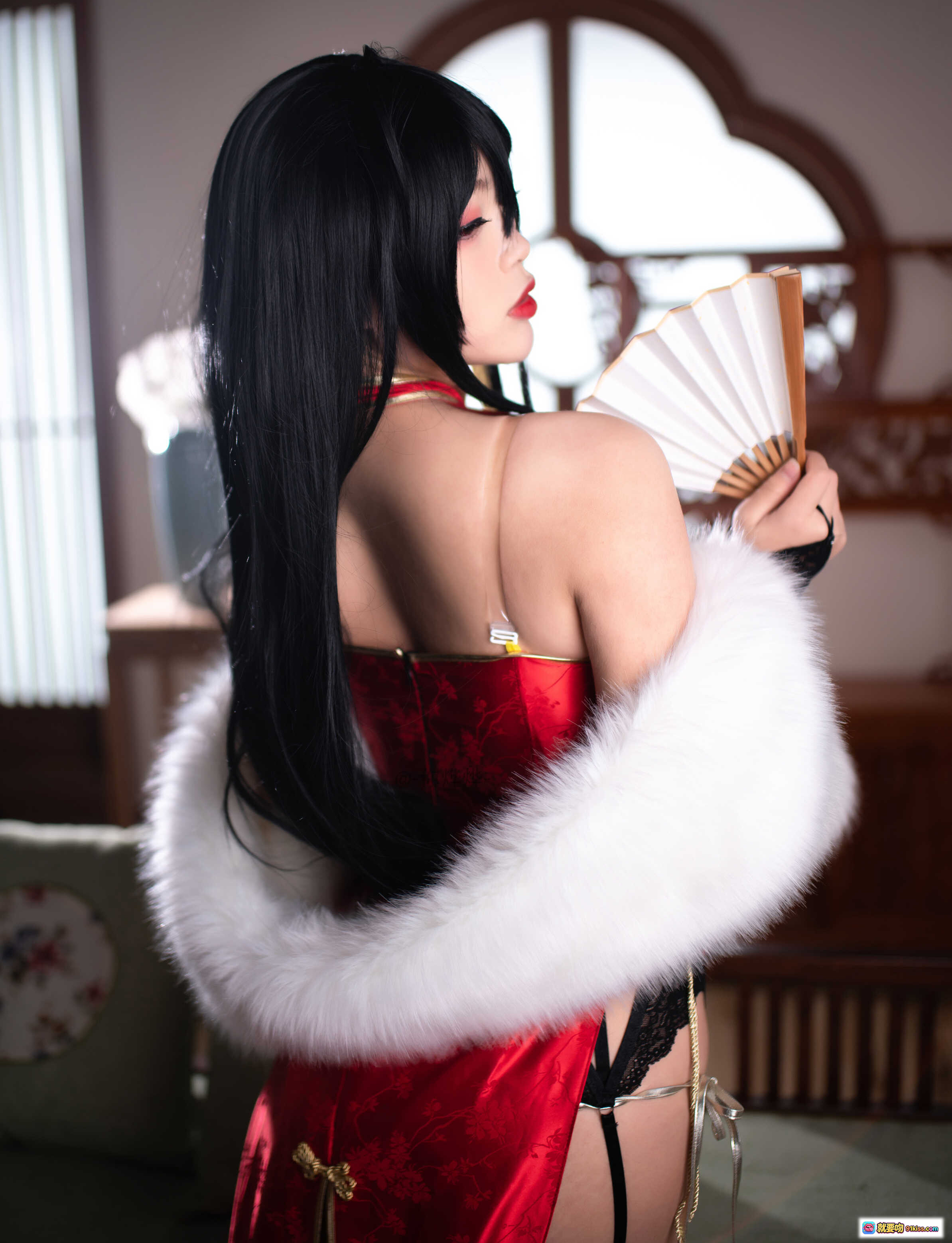 图片[10] - 白烨Vol.003大凤旗袍新年限定写真｜红金刺绣旗袍+渔网黑丝+琵琶古风美少女Cosplay - 就要吻