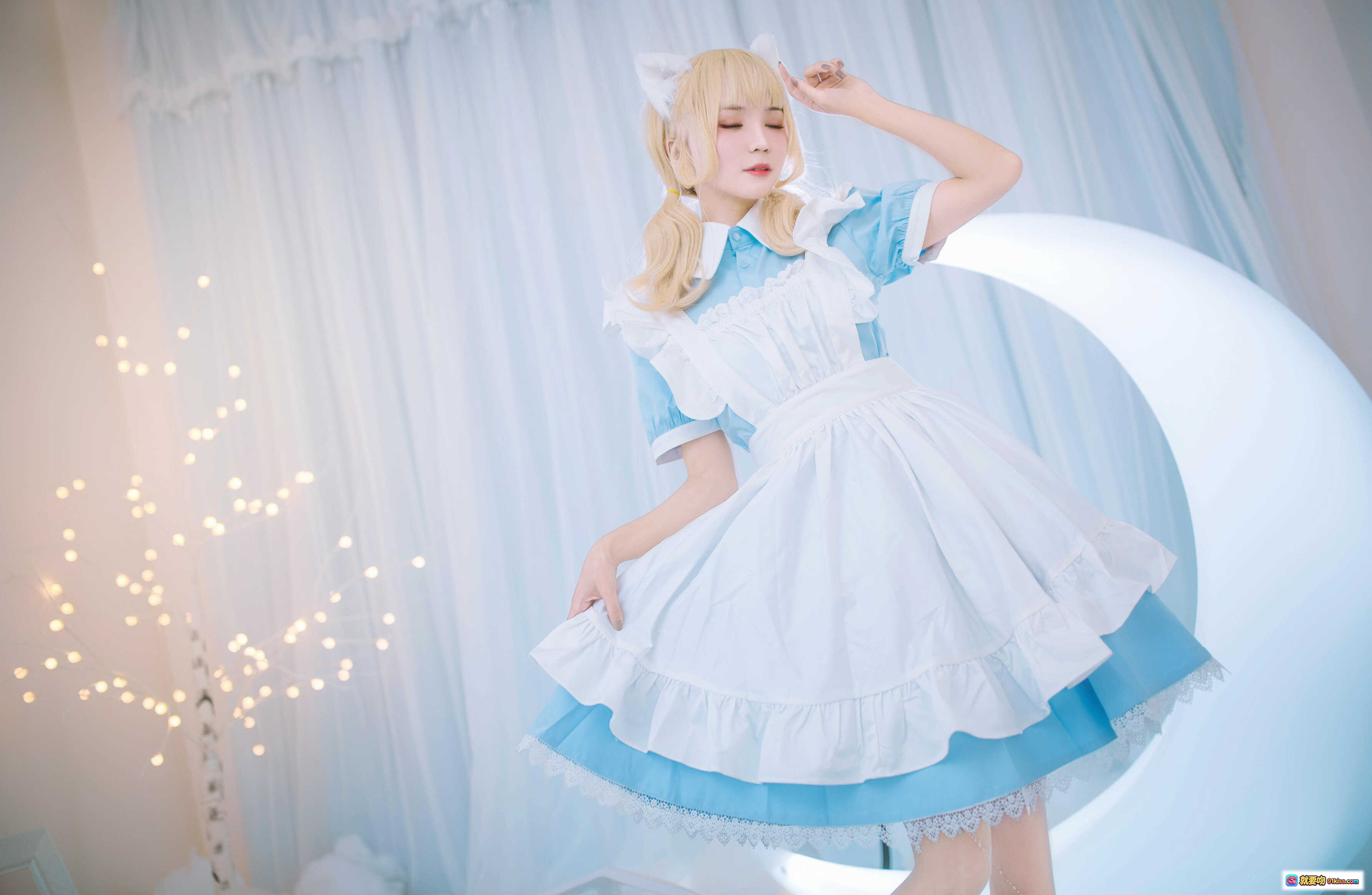 图片[1] - 北之北 VOL.11 女仆装写真 | 蓝白洛丽塔裙装 | 猫耳少女摆拍 | 梦幻窗帘背景 | 甜美日系风格 | 9P高清图集 - 就要吻
