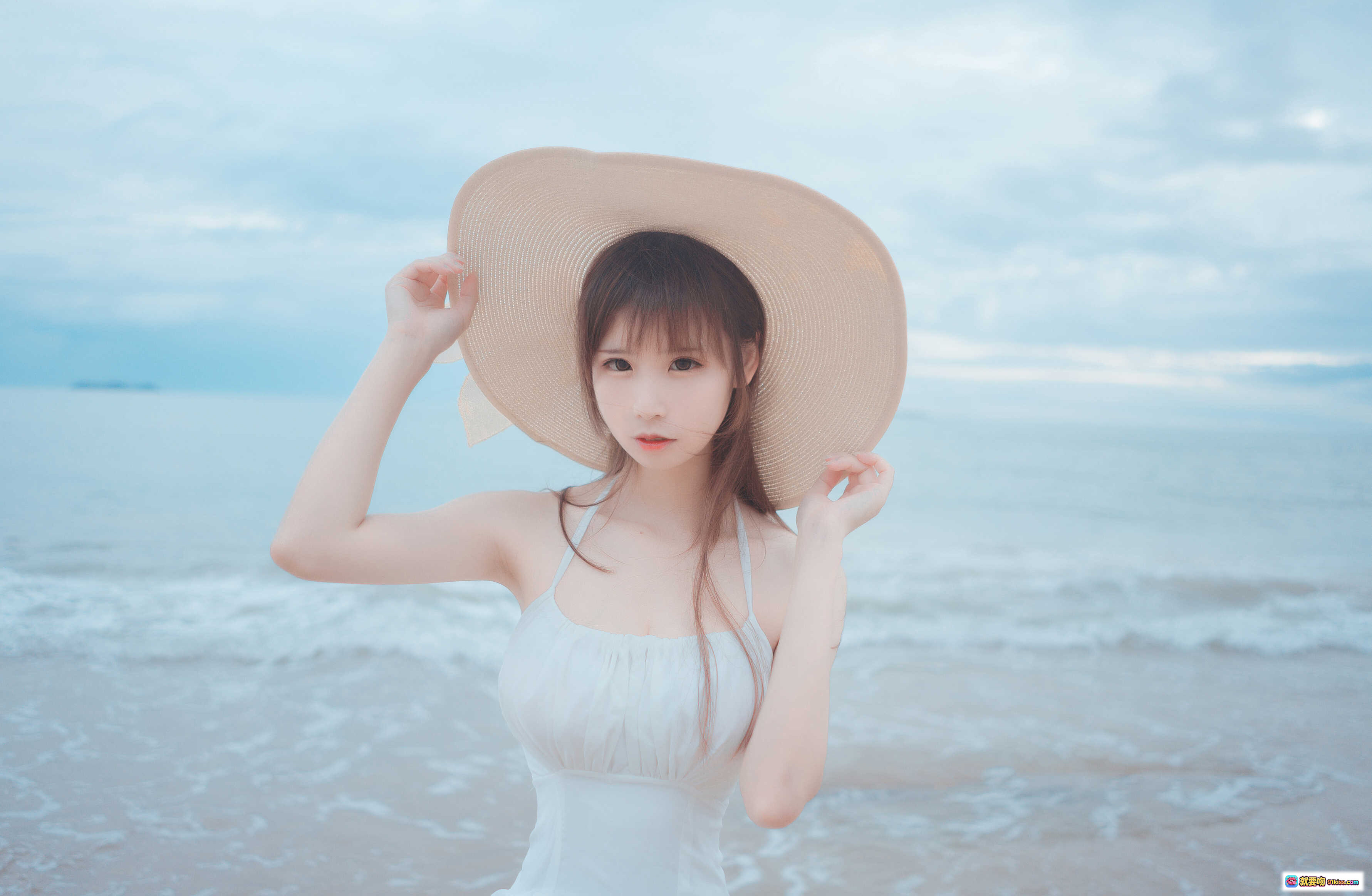 图片[3] - 爱老师海岸白裙写真 | 清新海边人像摄影 | 白色长裙沙滩漫步 | 自然光海景大片 | 9P高清图集 - 就要吻