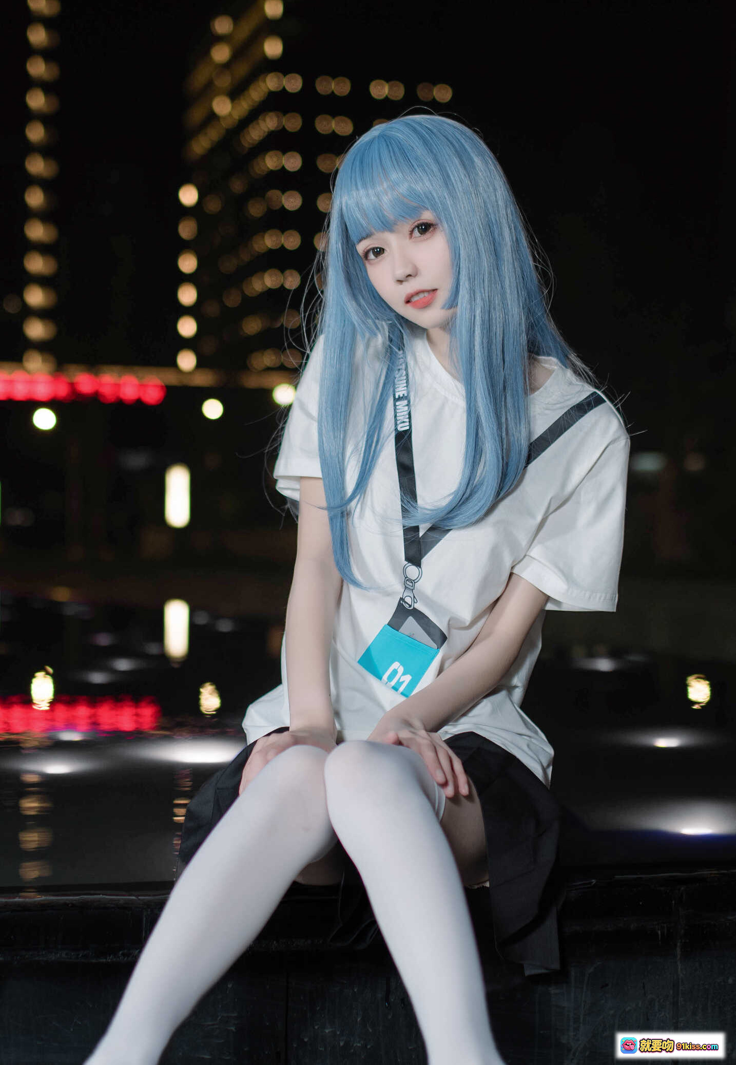 图片[3] - 你的负卿 NO.024 居家私服蓝发少女夜景写真 白袜黑裙城市灯光背景 9P高清图集 - 就要吻