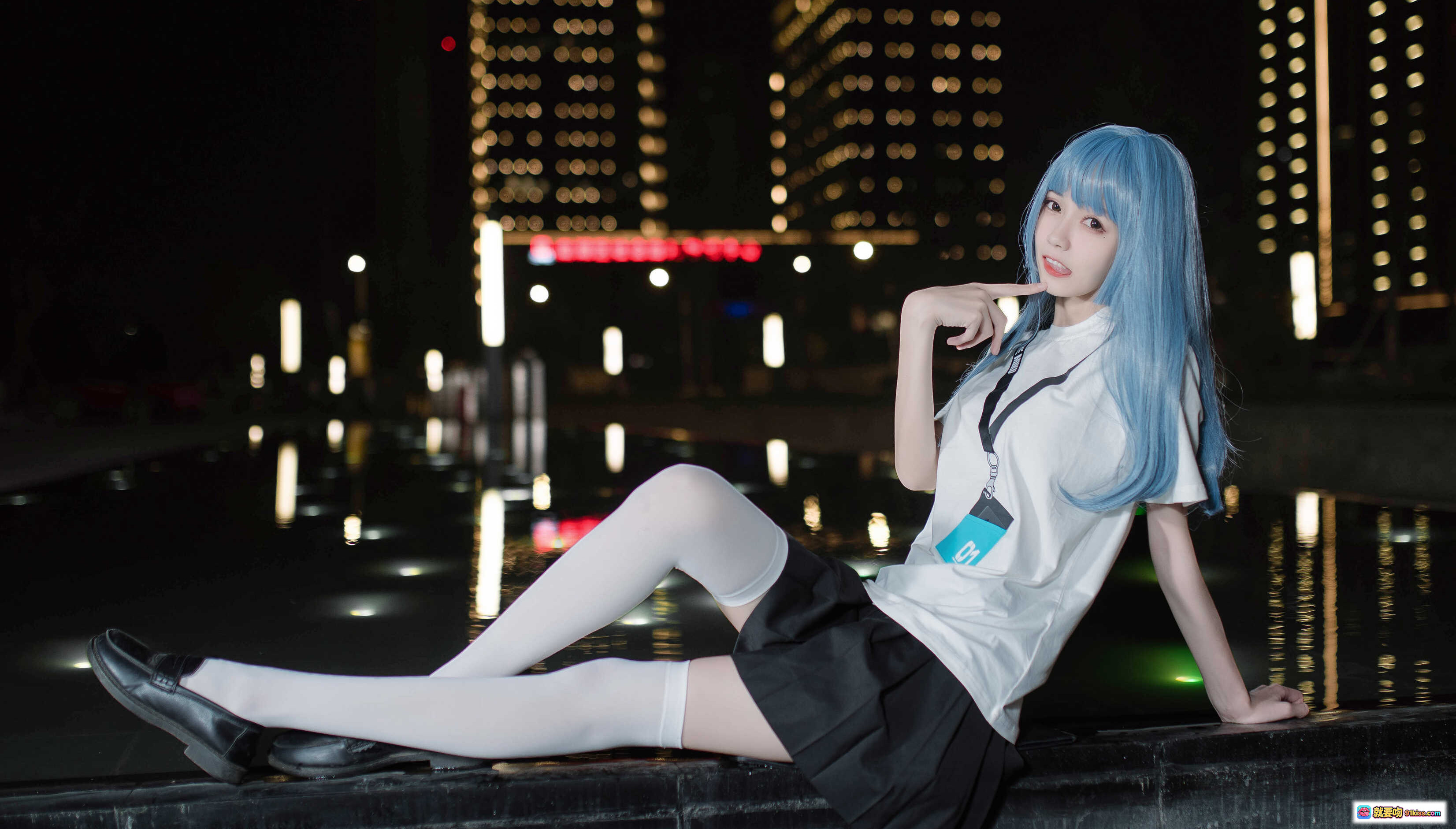 图片[9] - 你的负卿 NO.024 居家私服蓝发少女夜景写真 白袜黑裙城市灯光背景 9P高清图集 - 就要吻