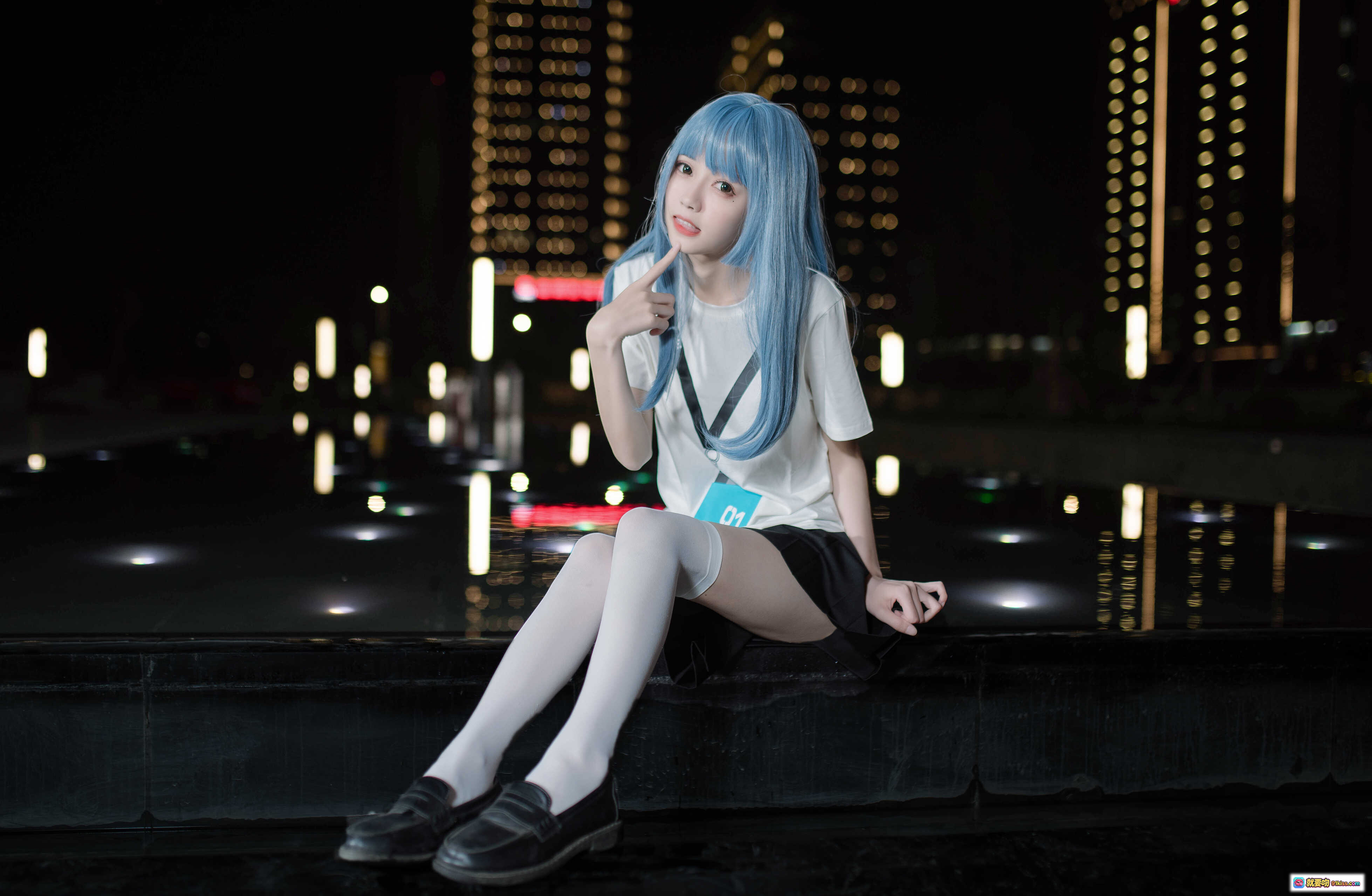 图片[5] - 你的负卿 NO.024 居家私服蓝发少女夜景写真 白袜黑裙城市灯光背景 9P高清图集 - 就要吻