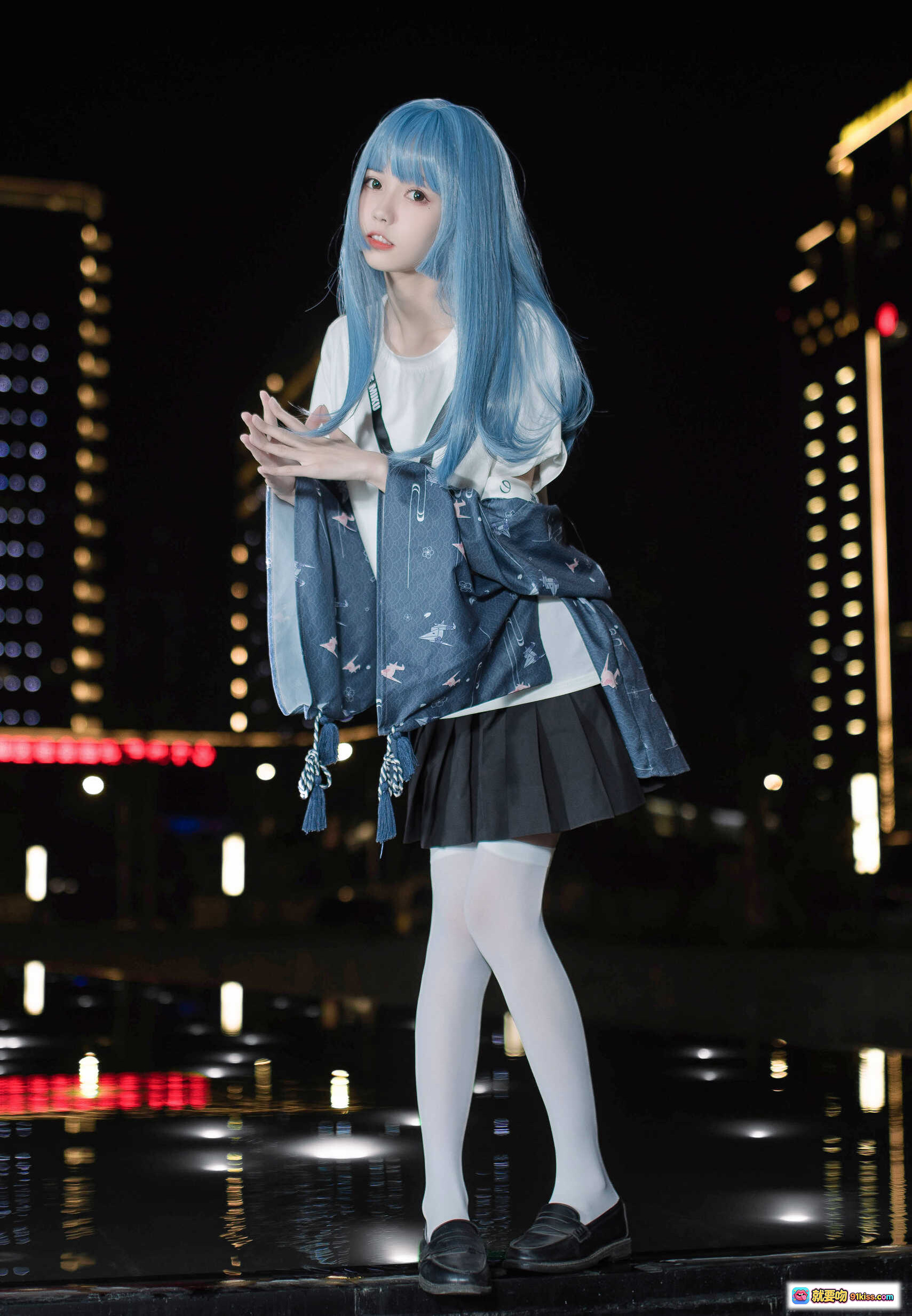 图片[4] - 你的负卿 NO.024 居家私服蓝发少女夜景写真 白袜黑裙城市灯光背景 9P高清图集 - 就要吻