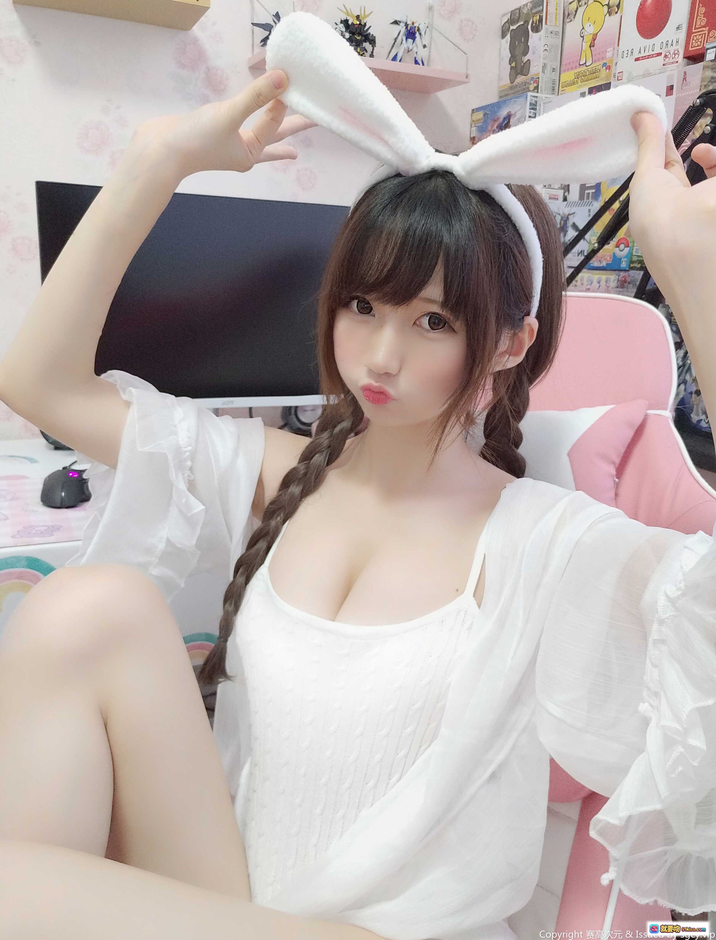 图片[4] - Nagesa魔物喵NO.018兔子自拍写真 白色兔耳发箍双马尾少女居家萌系穿搭粉色电竞椅电脑桌背景可爱甜心风格高清图集 - 就要吻