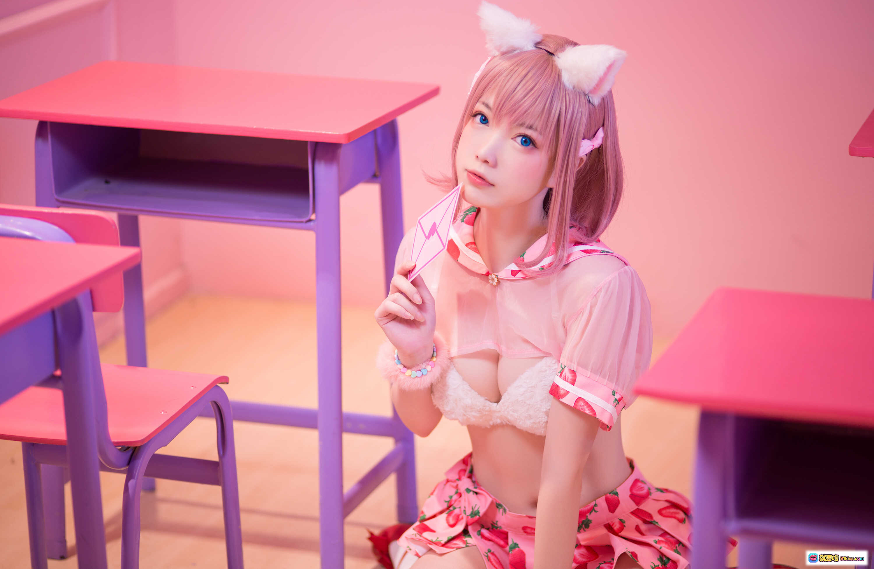 图片[10] - 妖少you1草莓蛋糕猫cosplay粉发猫耳少女手持爱心信封甜美写真 - 就要吻