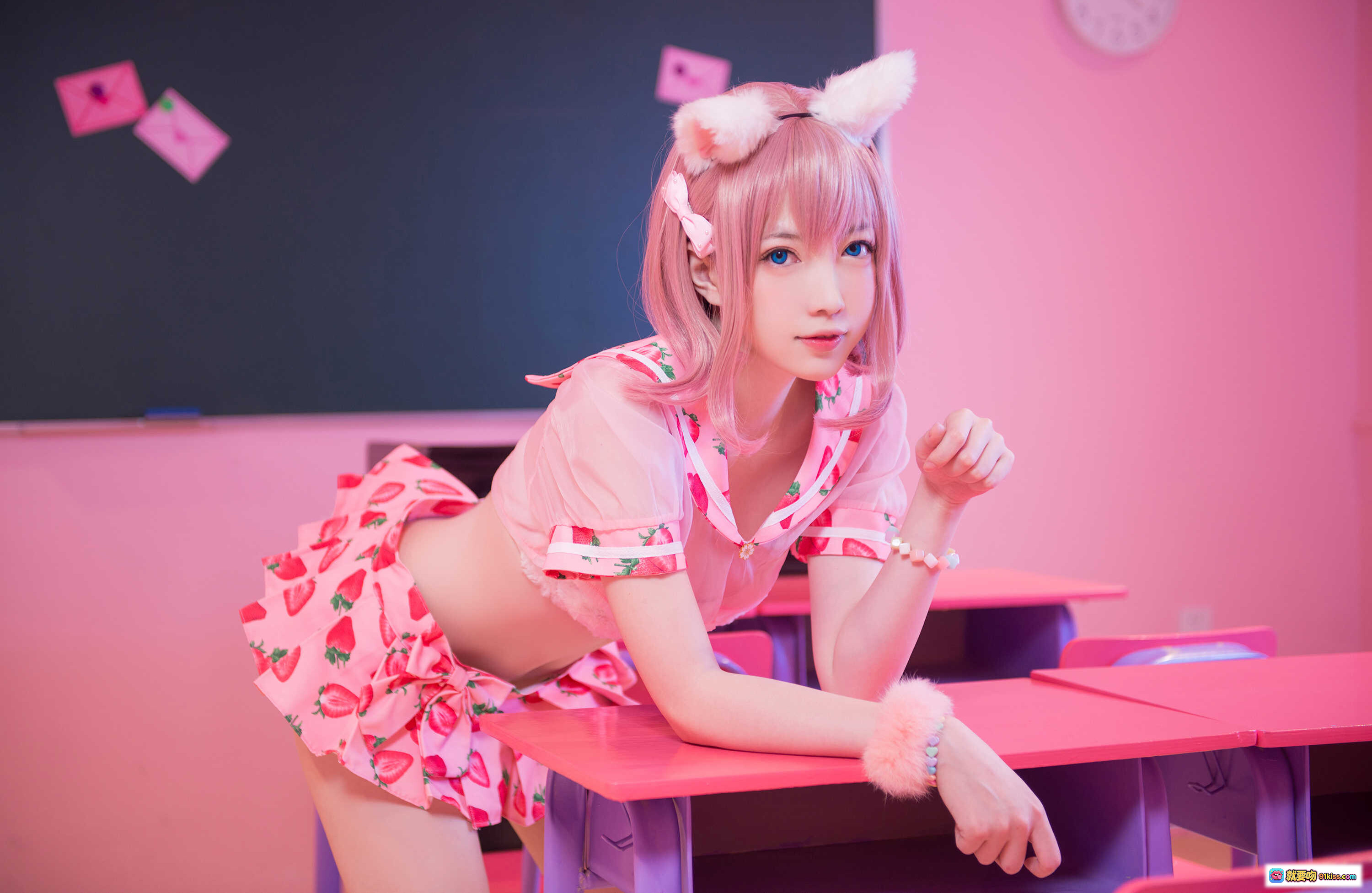 图片[5] - 妖少you1草莓蛋糕猫cosplay粉发猫耳少女手持爱心信封甜美写真 - 就要吻