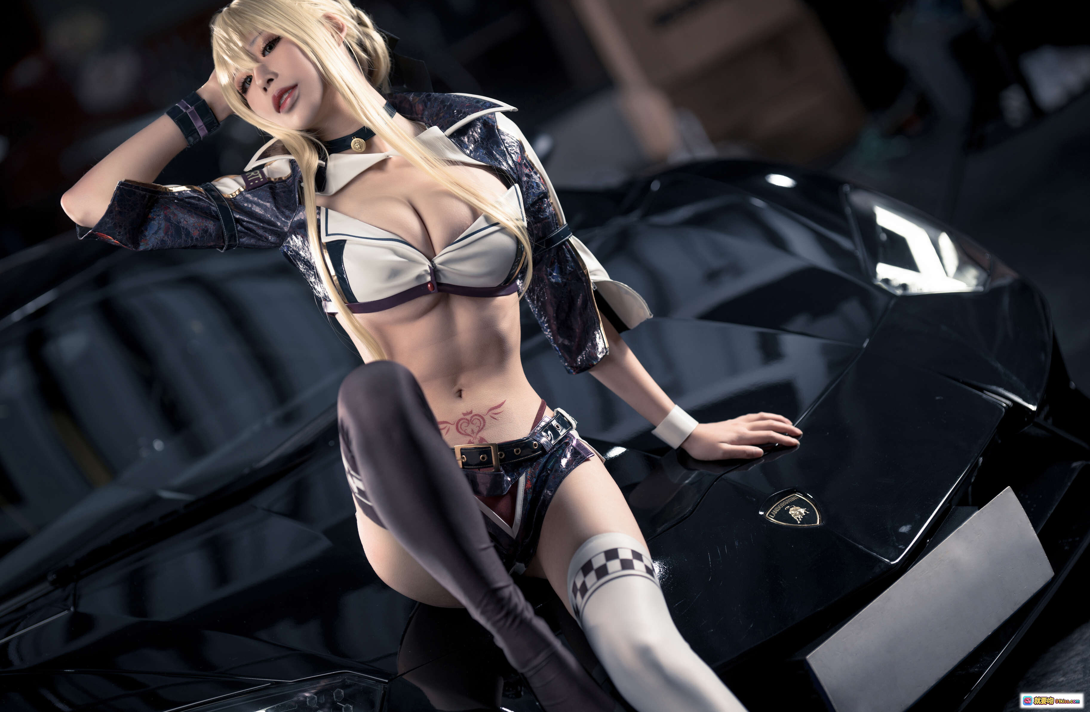 图片[10] - 爱老师玛修黑枪呆同人赛车写真 | 36P高清美图 | 赛车女郎造型 | 时尚性感穿搭 | 黑色跑车背景 - 就要吻