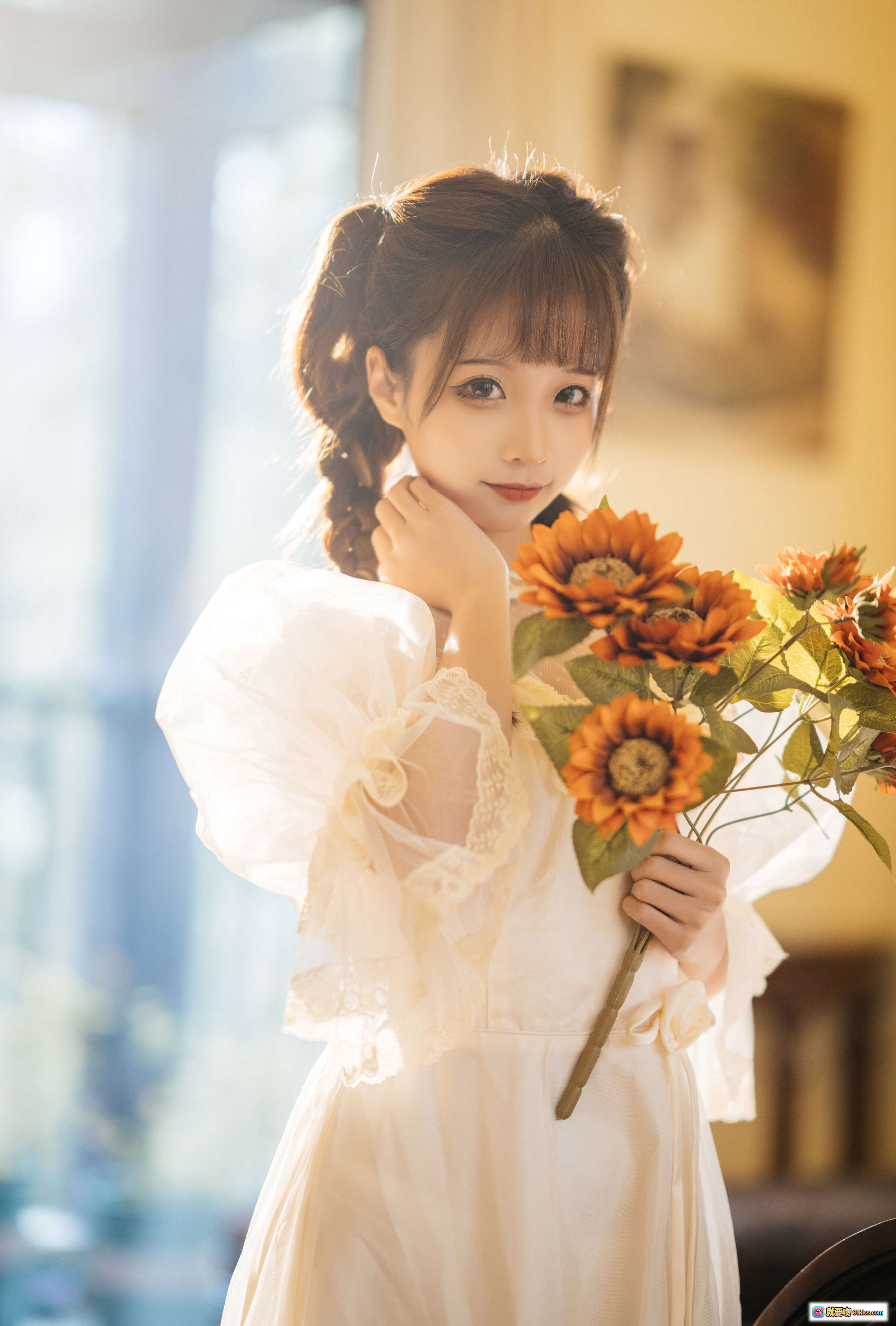 图片[10] - 蠢沫沫NO.111古着写真｜白色蕾丝长裙少女手持向日葵｜暖光室内复古风人像摄影 - 就要吻