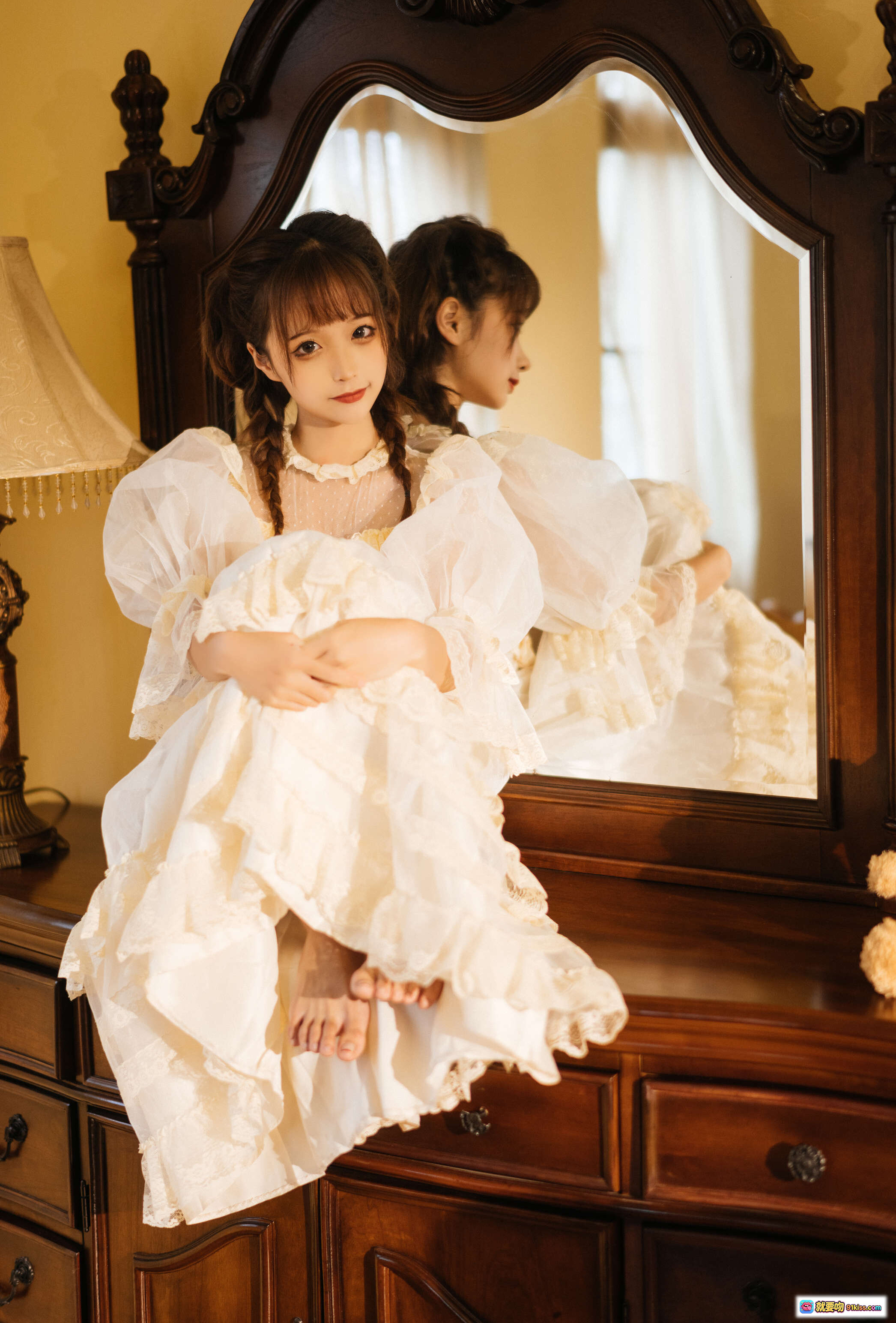 图片[6] - 蠢沫沫NO.111古着写真｜白色蕾丝长裙少女手持向日葵｜暖光室内复古风人像摄影 - 就要吻