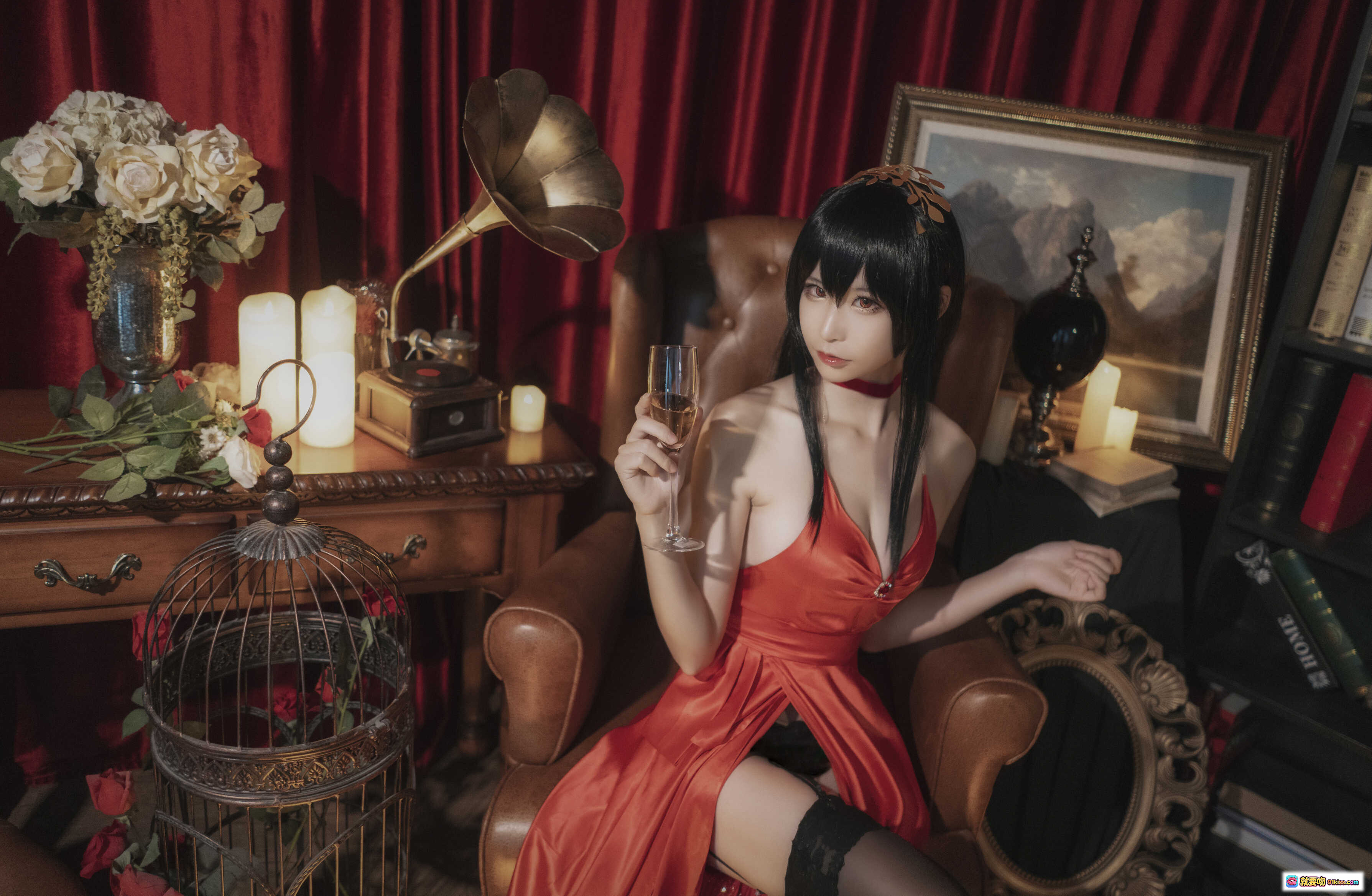 图片[6] - 爱老师大凤毒苹果礼服写真｜红裙性感Cosplay｜复古烛光氛围｜皮革沙发优雅坐姿｜6P高清图集 - 就要吻