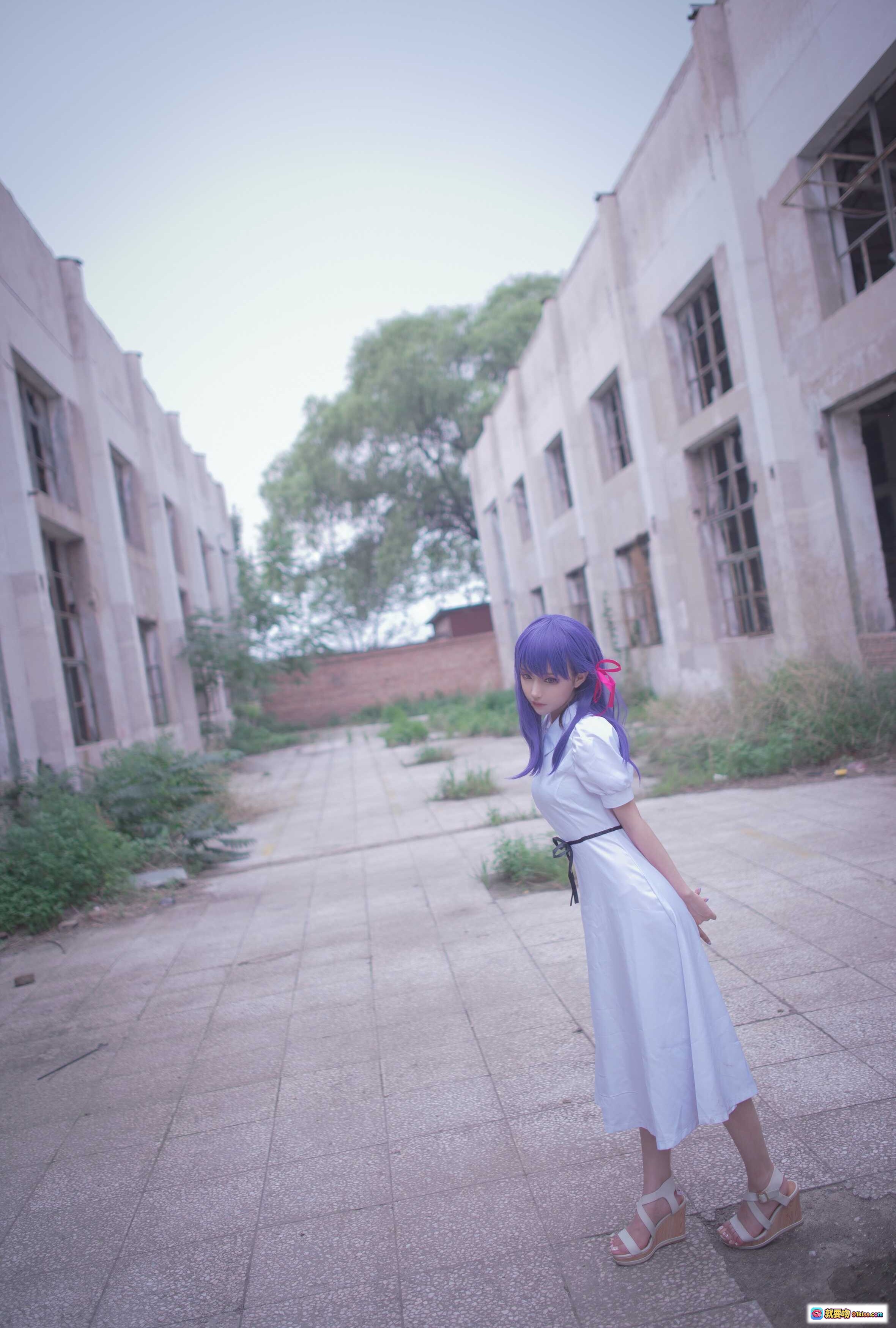 图片[5] - Shika小鹿鹿NO.048间桐樱HF Cosplay 白裙紫发废墟场景唯美写真 15P高清图集 - 就要吻