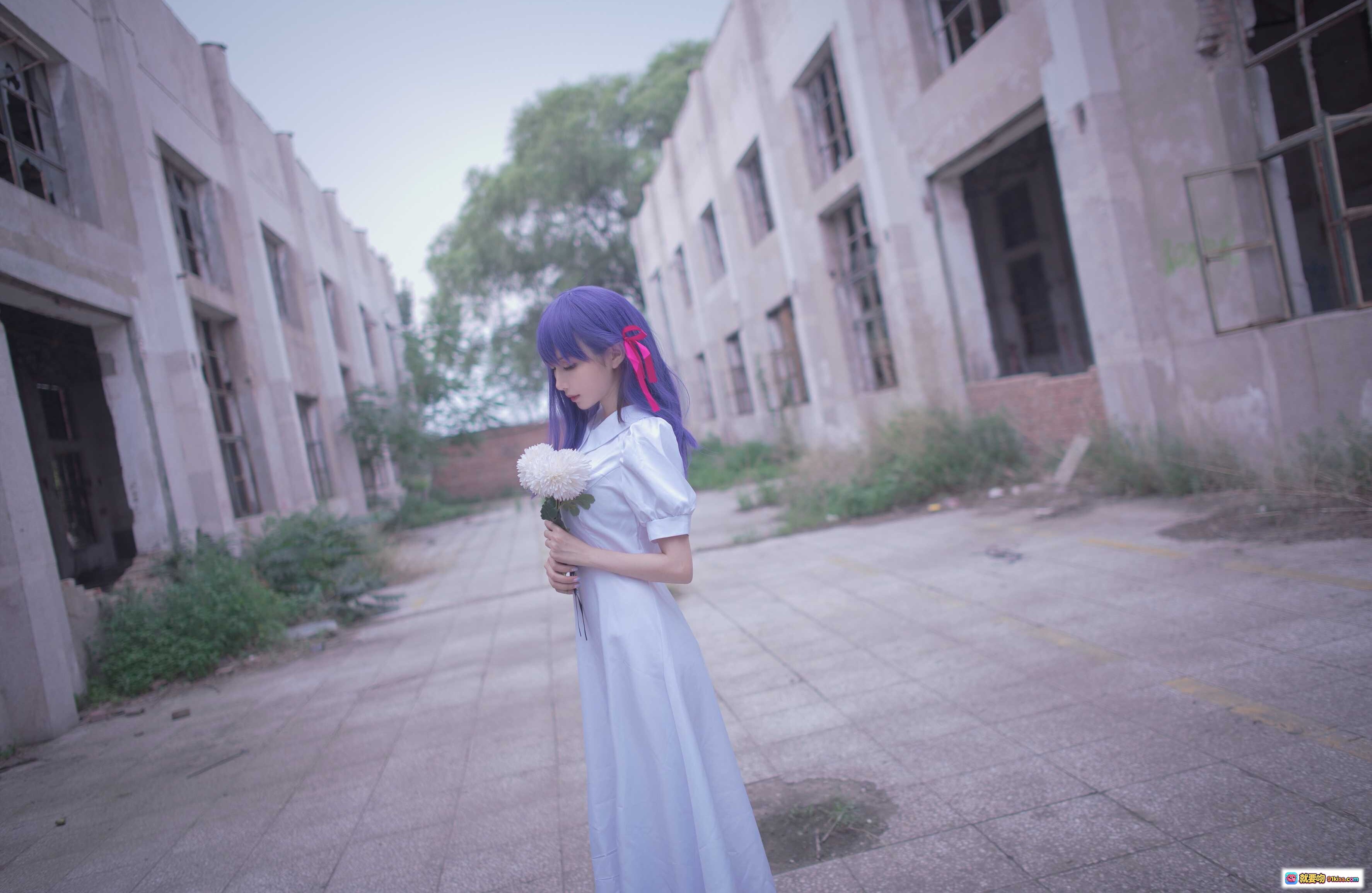 图片[4] - Shika小鹿鹿NO.048间桐樱HF Cosplay 白裙紫发废墟场景唯美写真 15P高清图集 - 就要吻