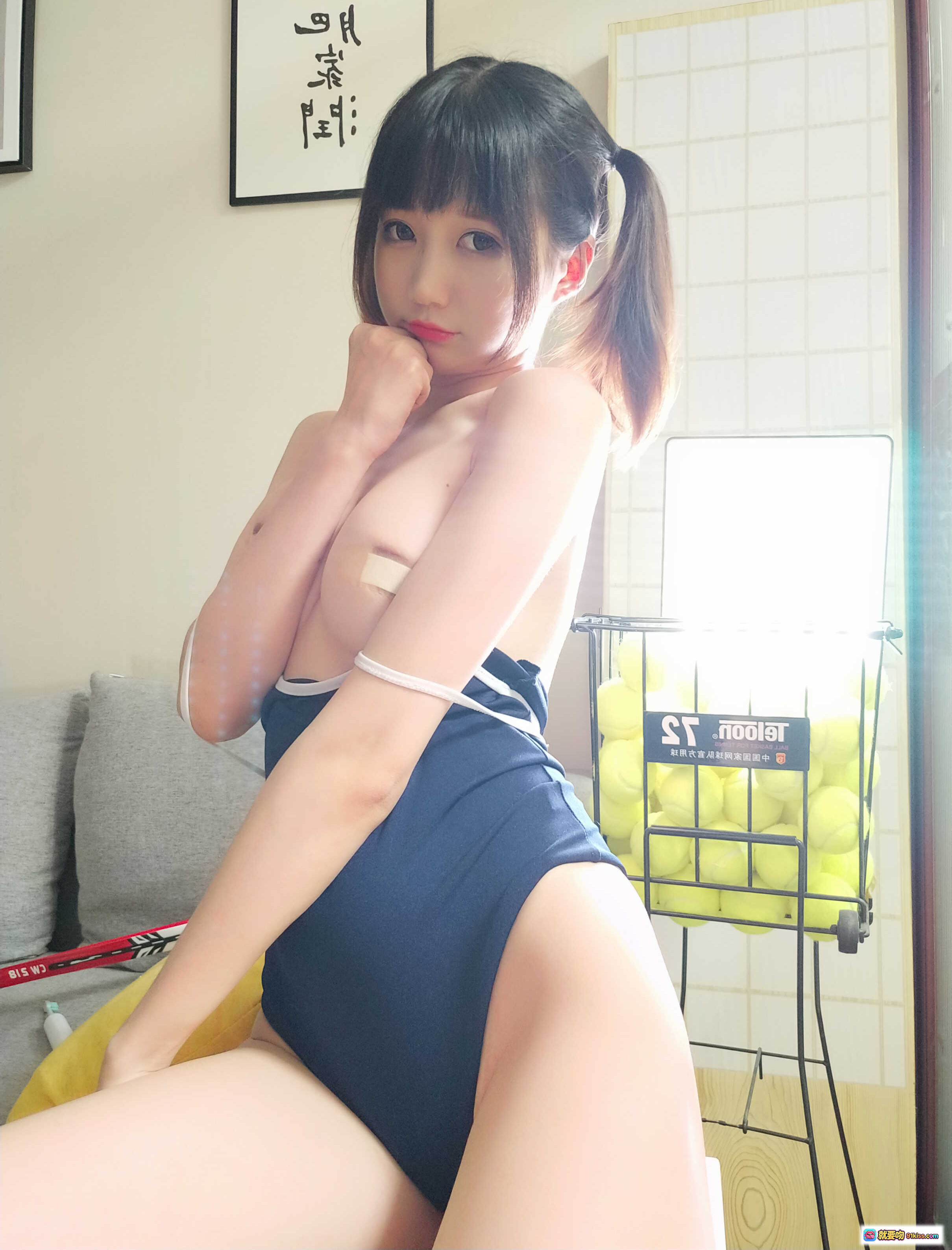 图片[7] - Nagesa魔物喵NO.029死库水写真 23P高清美图 蓝色连体泳衣白袜少女 室内阳光氛围感摄影 - 就要吻