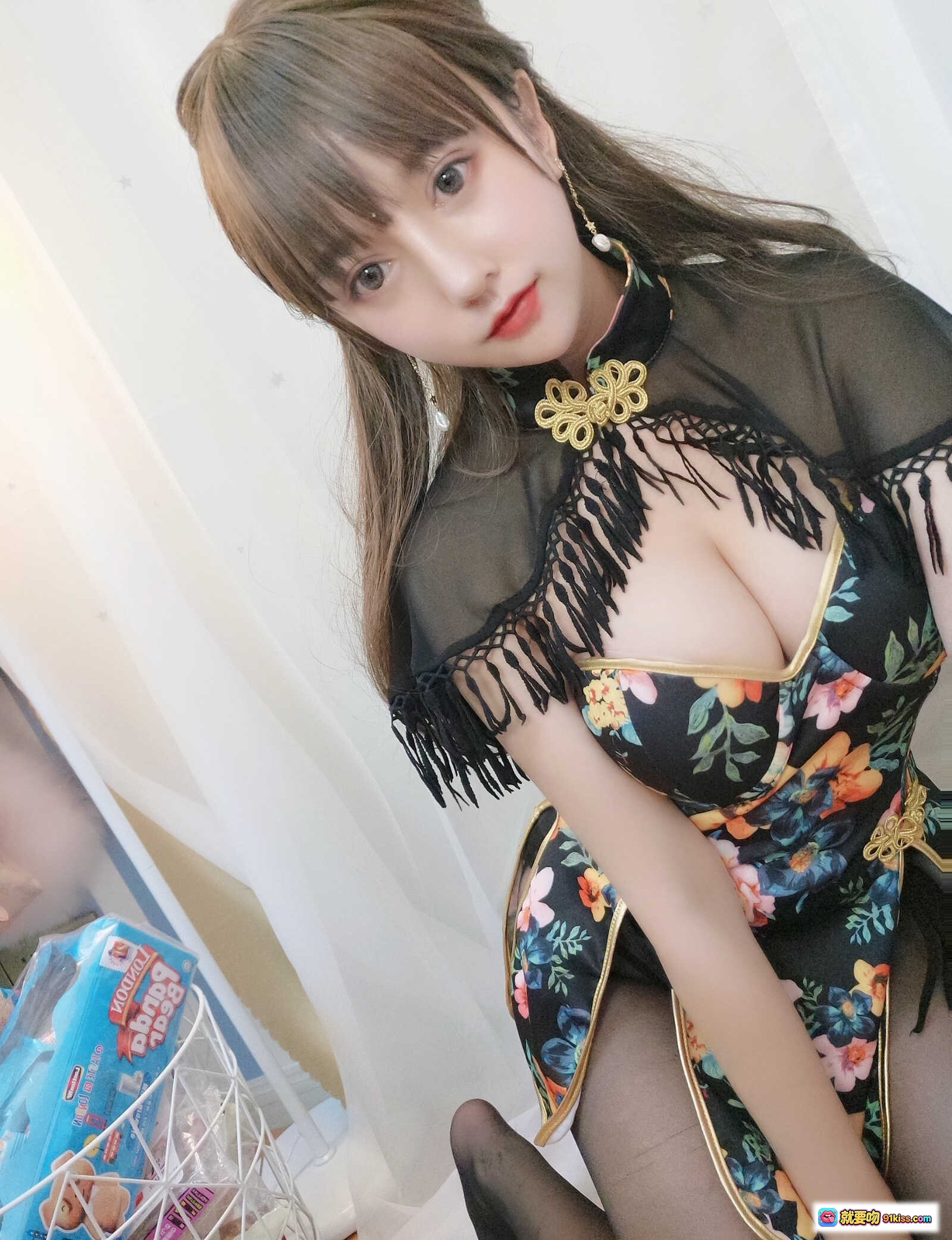 图片[6] - 过期米线线喵051米线披肩小洋装写真｜花卉旗袍风+黑丝高跟+蕾丝流苏细节美拍 - 就要吻