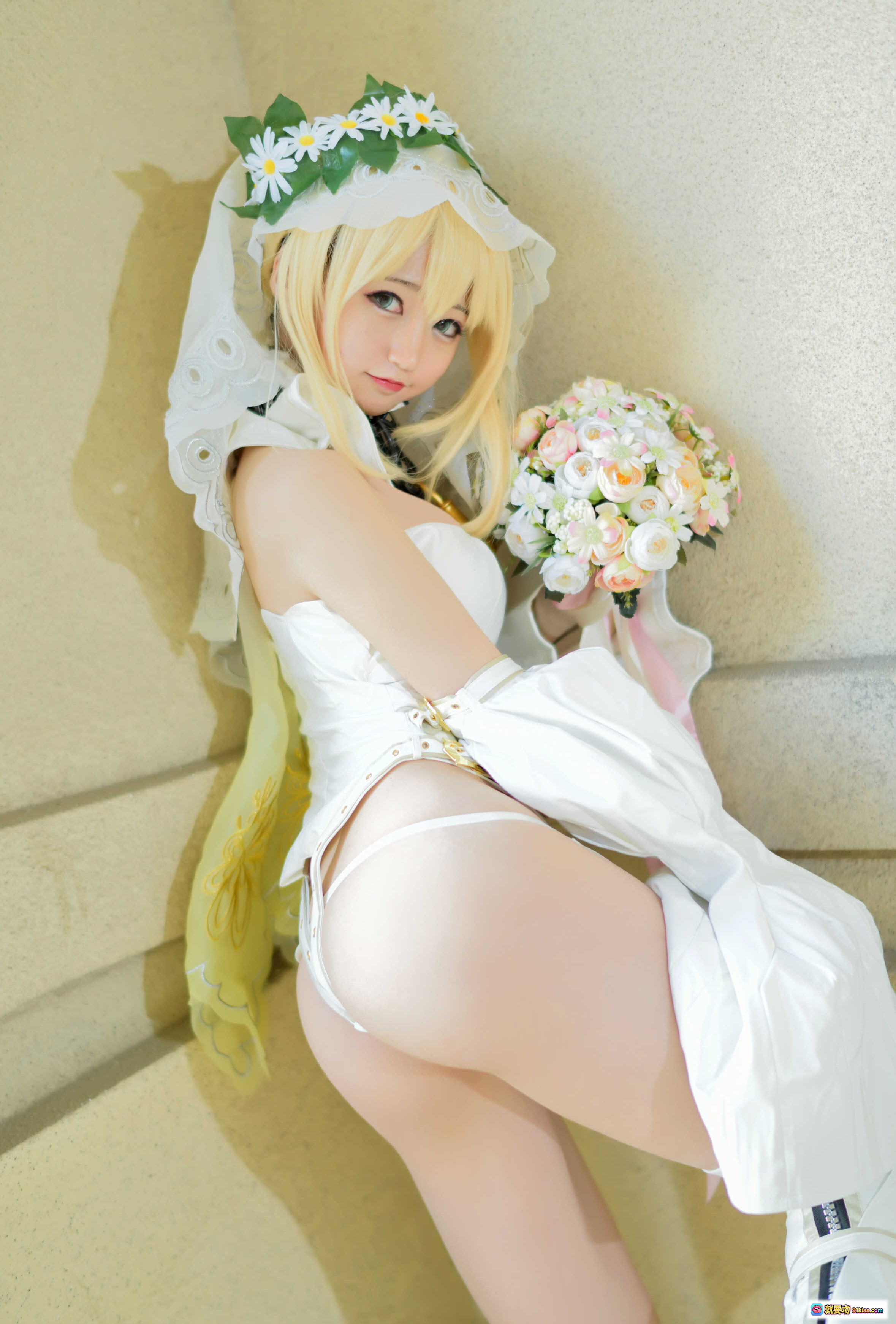 图片[6] - Nagesa魔物喵 VOL.13 尼禄cosplay写真全套59P 金发红装性感坐姿窗边美腿诱惑高清图集 - 就要吻