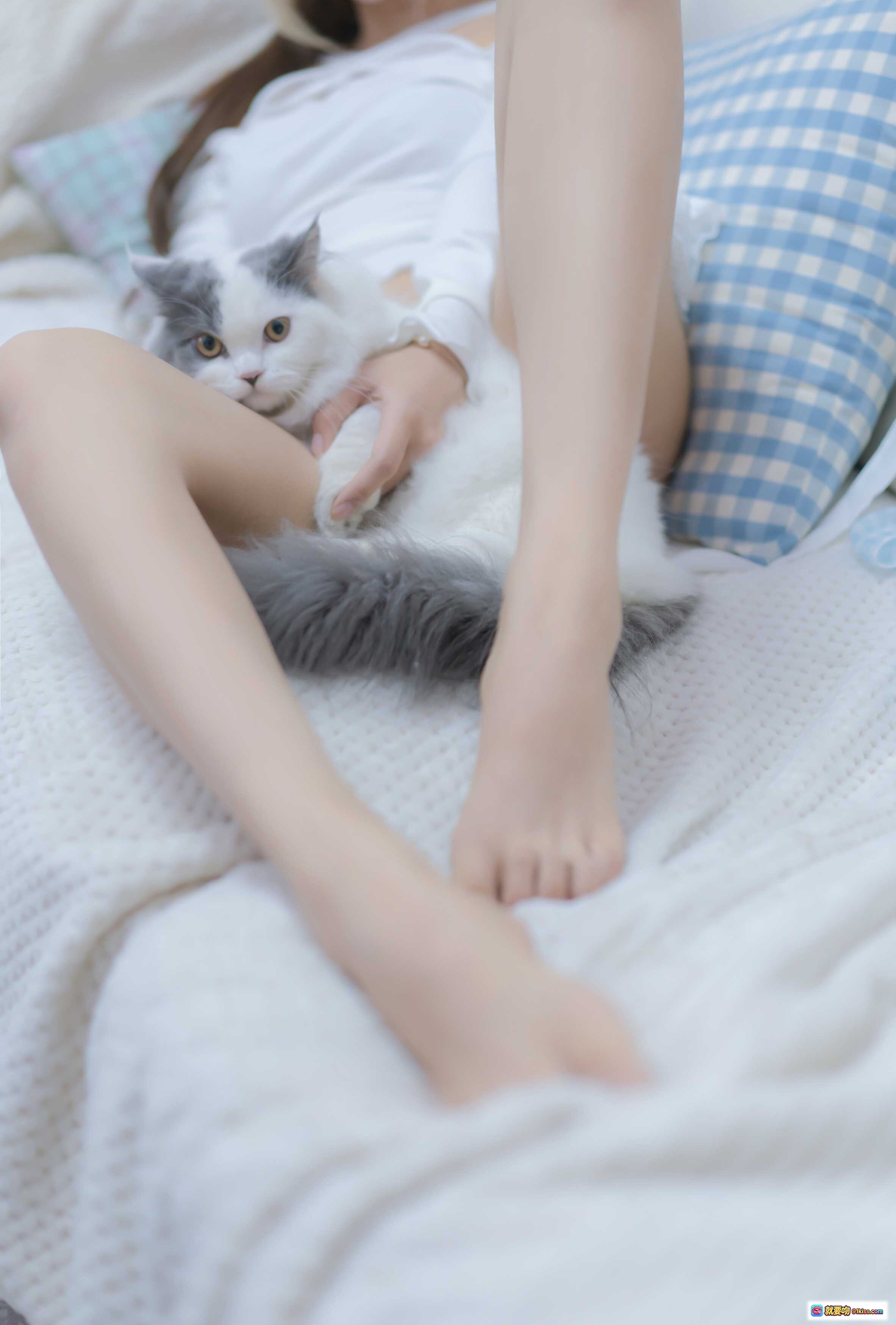 图片[6] - 过期米线线喵115米线 我和猫 90P高清写真 白色系少女抱猫私房照 清新甜美居家风 无视频纯图包 - 就要吻
